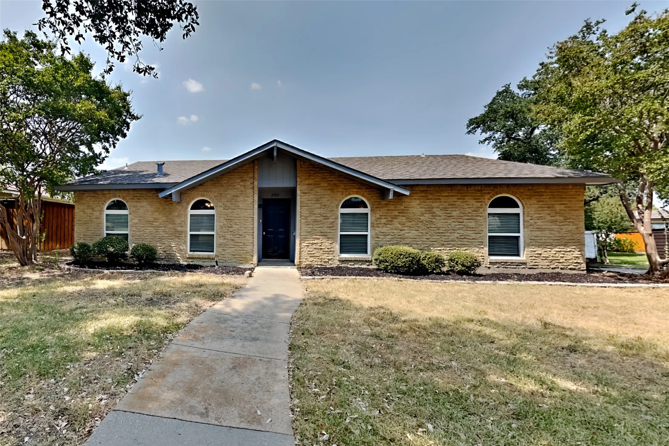 Single Family Residence For Rent in Denton County , 2013 Haymeadow, Carrollton, Texas 75007, 3 Bedroom, 2 Bathroom, 2 Garage spaces, 1,523 Sqft, built in 1973, mls#21358774, Real Estate Agent in Carrollton, Homes For Rent in Denton county, Homes For Rent in Carrollton, Realtor in Carrollton Texas, Real Estate Brokerage Independent Realty Texas, Luminita Cordes Realtor