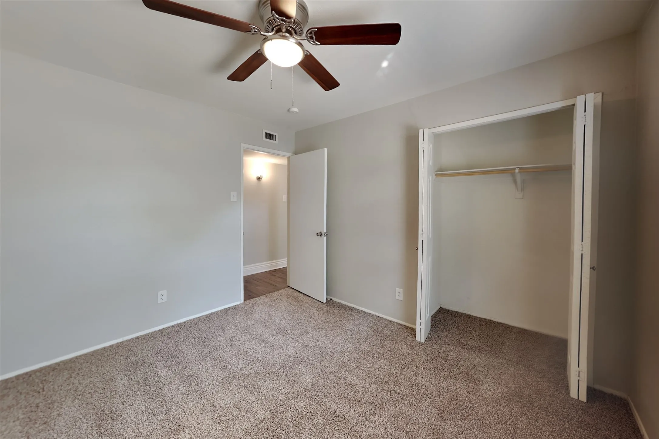 Single Family Residence For Rent in Denton County , 2013 Haymeadow, Carrollton, Texas 75007, 3 Bedroom, 2 Bathroom, 2 Garage spaces, 1,523 Sqft, built in 1973, mls#21358774, Real Estate Agent in Carrollton, Homes For Rent in Denton county, Homes For Rent in Carrollton, Realtor in Carrollton Texas, Real Estate Brokerage Independent Realty Texas, Luminita Cordes Realtor