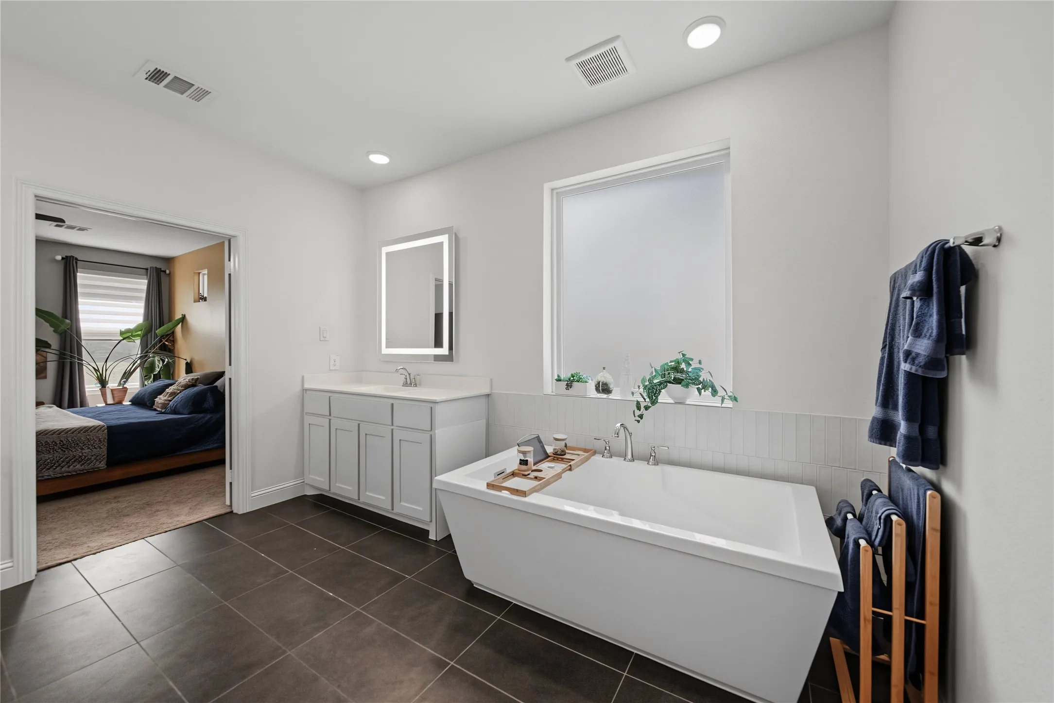 Single Family Residence For Sale in Tarrant County , 7440 Haggard Street, Fort Worth, Texas 76179, 4 Bedroom, 3 Bathroom, 3 Garage spaces, 2,884 Sqft, built in 2021, mls#21357554, Real Estate Agent in Fort Worth, Homes For Sale in Tarrant county, Homes For Sale in Fort Worth, Realtor in Fort Worth Texas, Real Estate Brokerage Independent Realty Texas, Luminita Cordes Realtor