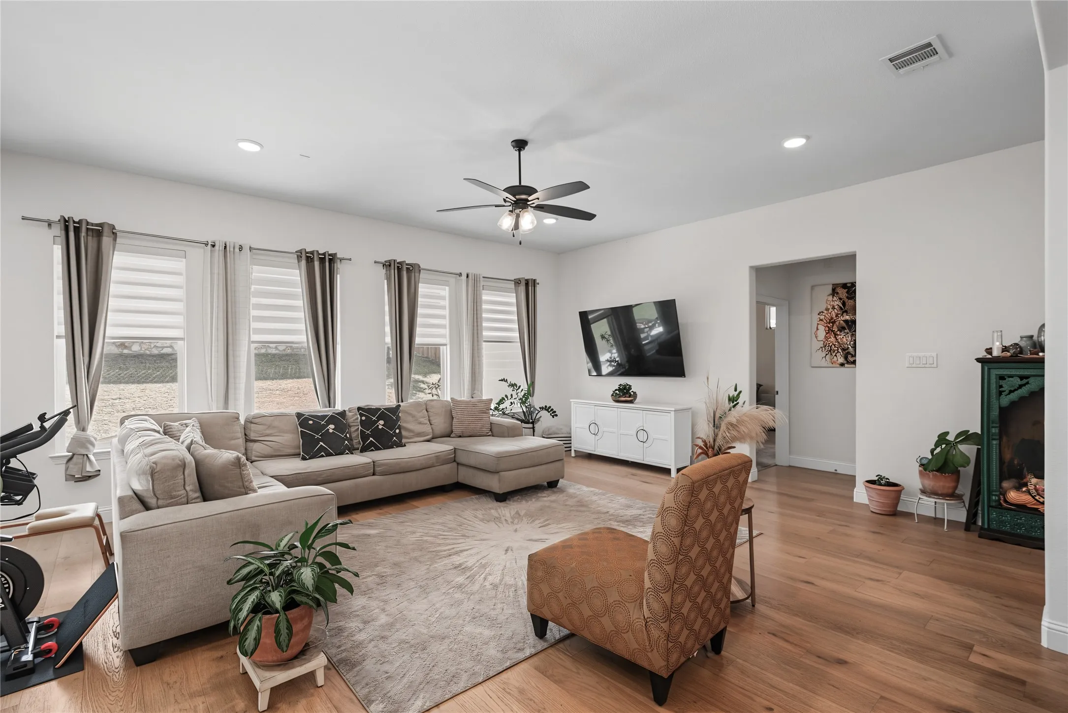 Single Family Residence For Sale in Tarrant County , 7440 Haggard Street, Fort Worth, Texas 76179, 4 Bedroom, 3 Bathroom, 3 Garage spaces, 2,884 Sqft, built in 2021, mls#21357554, Real Estate Agent in Fort Worth, Homes For Sale in Tarrant county, Homes For Sale in Fort Worth, Realtor in Fort Worth Texas, Real Estate Brokerage Independent Realty Texas, Luminita Cordes Realtor