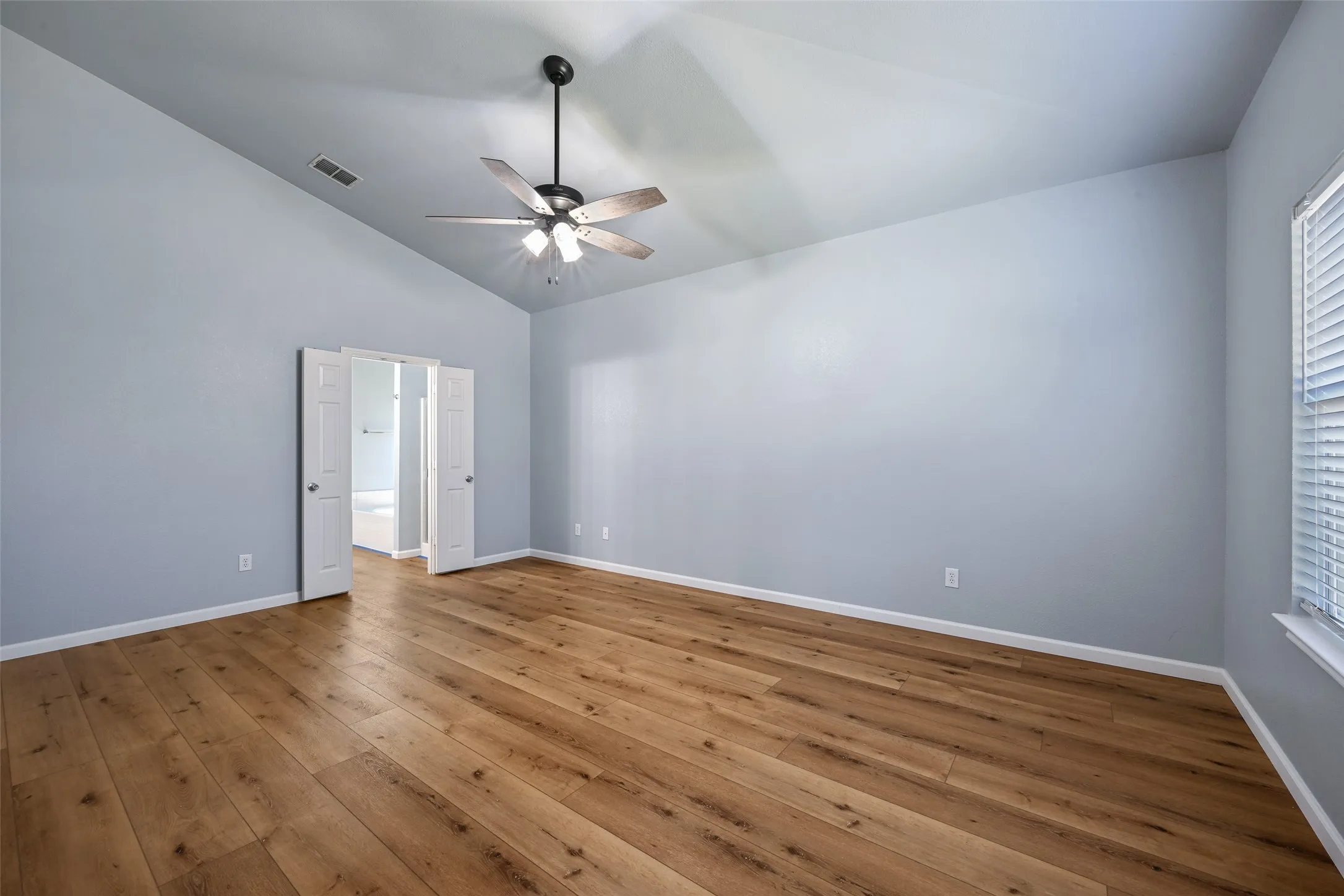 Single Family Residence For Rent in Tarrant County , 5819 Midnight Lane, Grand Prairie, Texas 75052, 3 Bedroom, 2 Bathroom, 2 Garage spaces, 2,012 Sqft, built in 2006, mls#21357032, Real Estate Agent in Grand Prairie, Homes For Rent in Tarrant county, Homes For Rent in Grand Prairie, Realtor in Grand Prairie Texas, Real Estate Brokerage Independent Realty Texas, Luminita Cordes Realtor