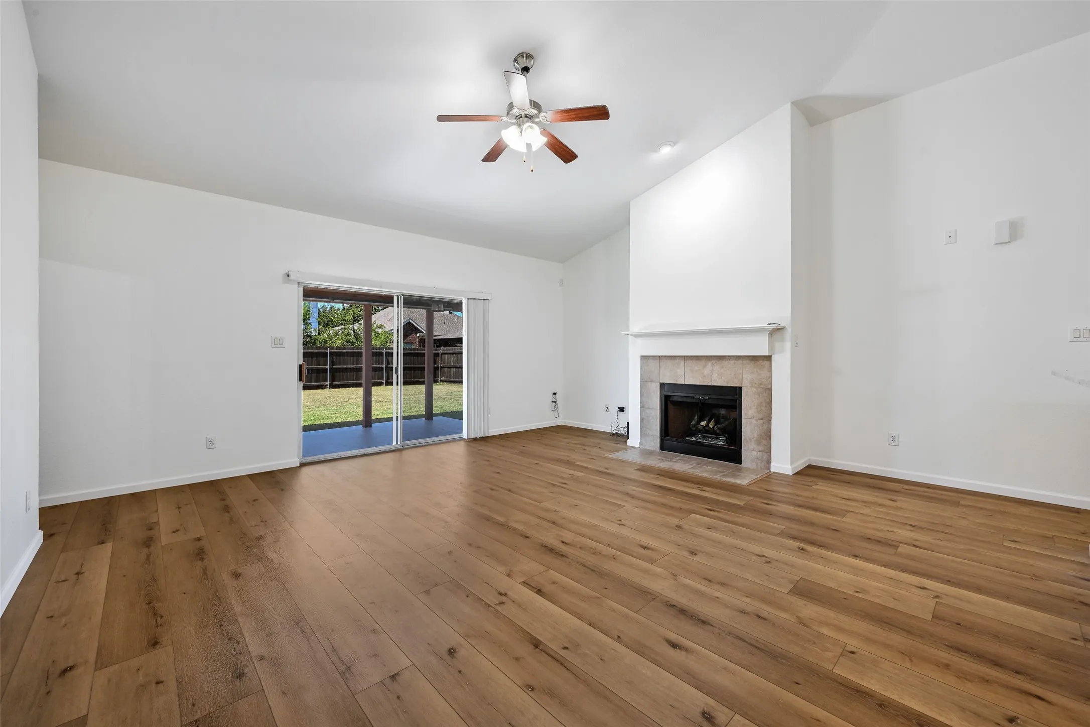Single Family Residence For Rent in Tarrant County , 5819 Midnight Lane, Grand Prairie, Texas 75052, 3 Bedroom, 2 Bathroom, 2 Garage spaces, 2,012 Sqft, built in 2006, mls#21357032, Real Estate Agent in Grand Prairie, Homes For Rent in Tarrant county, Homes For Rent in Grand Prairie, Realtor in Grand Prairie Texas, Real Estate Brokerage Independent Realty Texas, Luminita Cordes Realtor