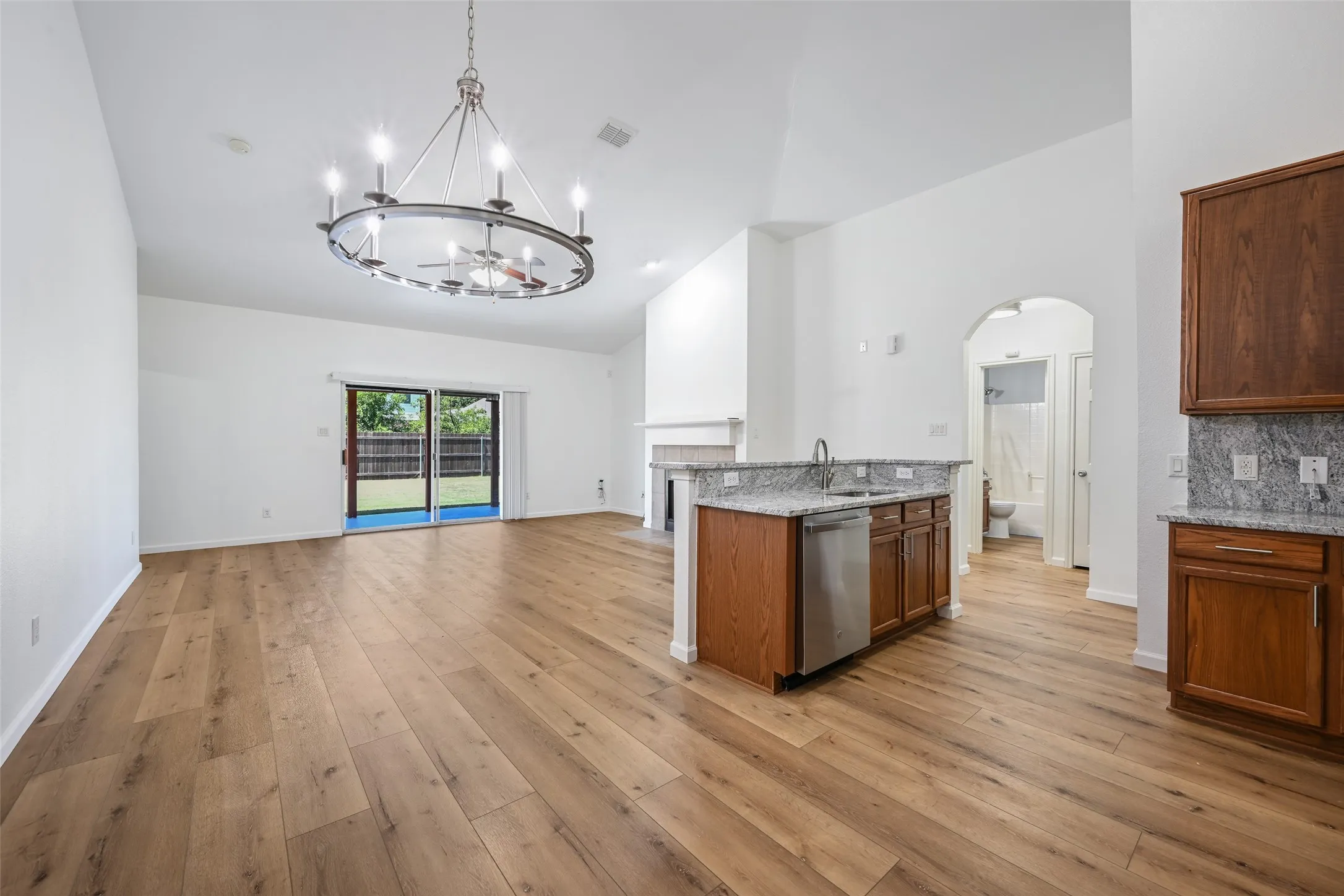 Single Family Residence For Rent in Tarrant County , 5819 Midnight Lane, Grand Prairie, Texas 75052, 3 Bedroom, 2 Bathroom, 2 Garage spaces, 2,012 Sqft, built in 2006, mls#21357032, Real Estate Agent in Grand Prairie, Homes For Rent in Tarrant county, Homes For Rent in Grand Prairie, Realtor in Grand Prairie Texas, Real Estate Brokerage Independent Realty Texas, Luminita Cordes Realtor