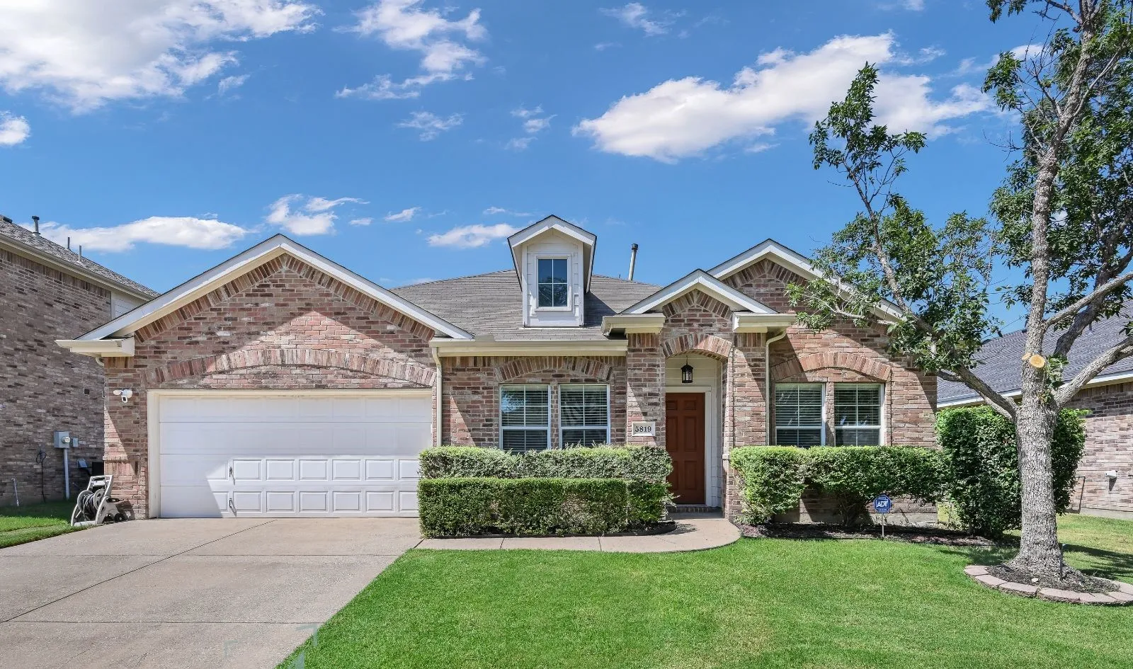 Single Family Residence For Rent in Tarrant County , 5819 Midnight Lane, Grand Prairie, Texas 75052, 3 Bedroom, 2 Bathroom, 2 Garage spaces, 2,012 Sqft, built in 2006, mls#21357032, Real Estate Agent in Grand Prairie, Homes For Rent in Tarrant county, Homes For Rent in Grand Prairie, Realtor in Grand Prairie Texas, Real Estate Brokerage Independent Realty Texas, Luminita Cordes Realtor