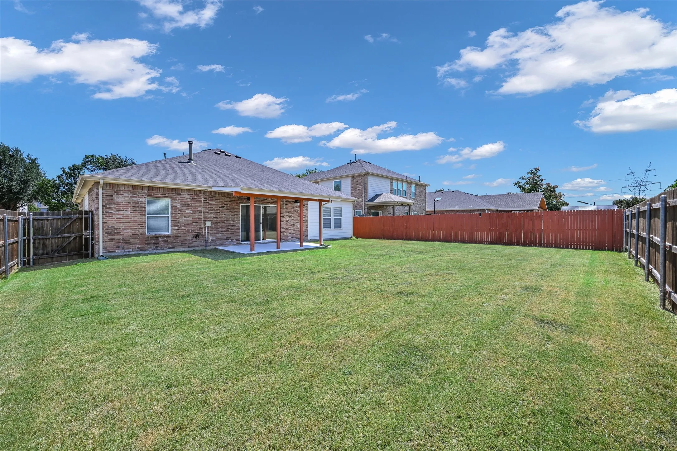 Single Family Residence For Rent in Tarrant County , 5819 Midnight Lane, Grand Prairie, Texas 75052, 3 Bedroom, 2 Bathroom, 2 Garage spaces, 2,012 Sqft, built in 2006, mls#21357032, Real Estate Agent in Grand Prairie, Homes For Rent in Tarrant county, Homes For Rent in Grand Prairie, Realtor in Grand Prairie Texas, Real Estate Brokerage Independent Realty Texas, Luminita Cordes Realtor