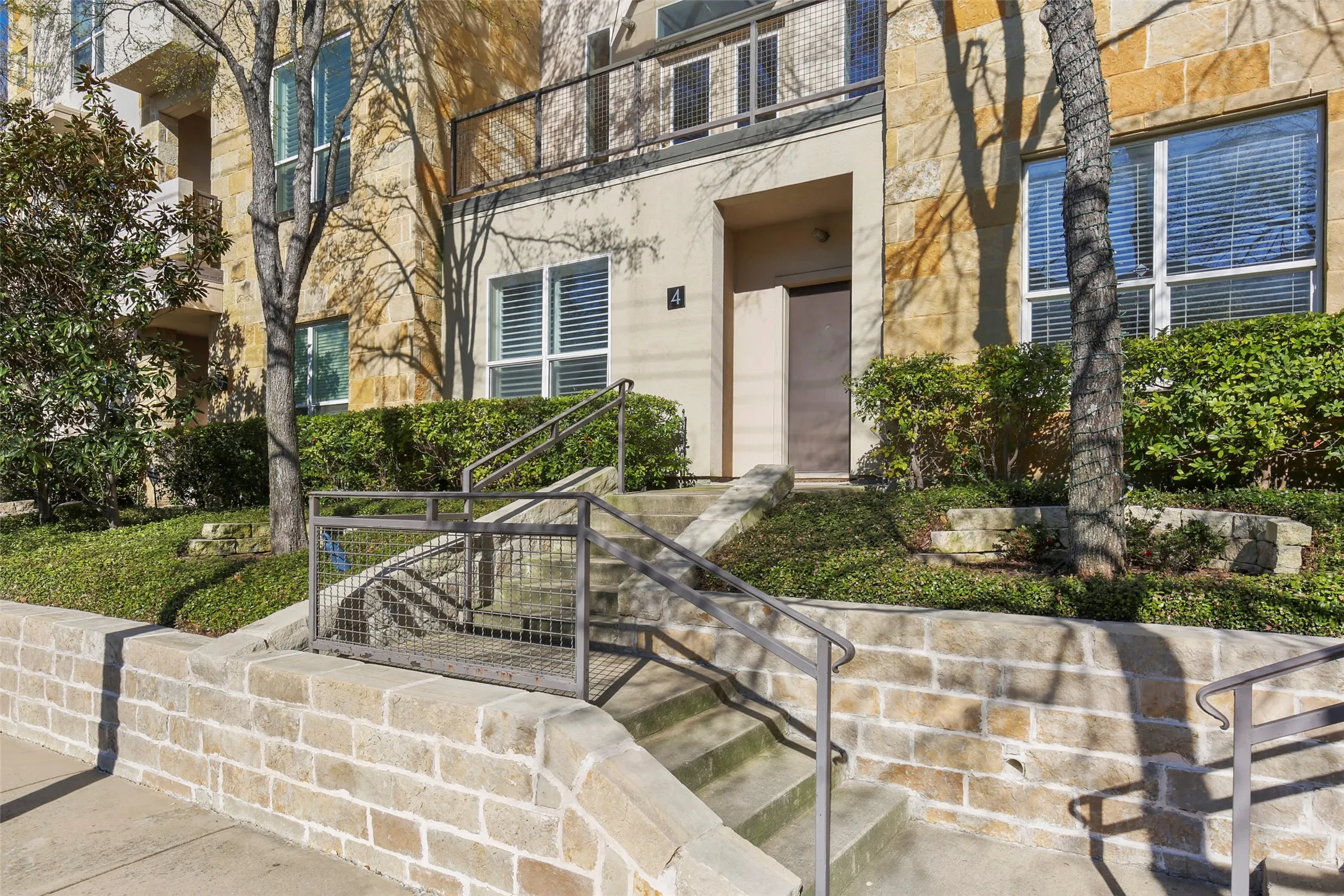 Townhouse For Rent in Dallas County , 3800 Holland Avenue 4, Dallas, Texas 75219, 2 Bedroom, 3 Bathroom, 2 Garage spaces, 1,603 Sqft, built in 2005, mls#21358769, Real Estate Agent in Dallas, Homes For Rent in Dallas county, Homes For Rent in Dallas, Realtor in Dallas Texas, Real Estate Brokerage Independent Realty Texas, Luminita Cordes Realtor