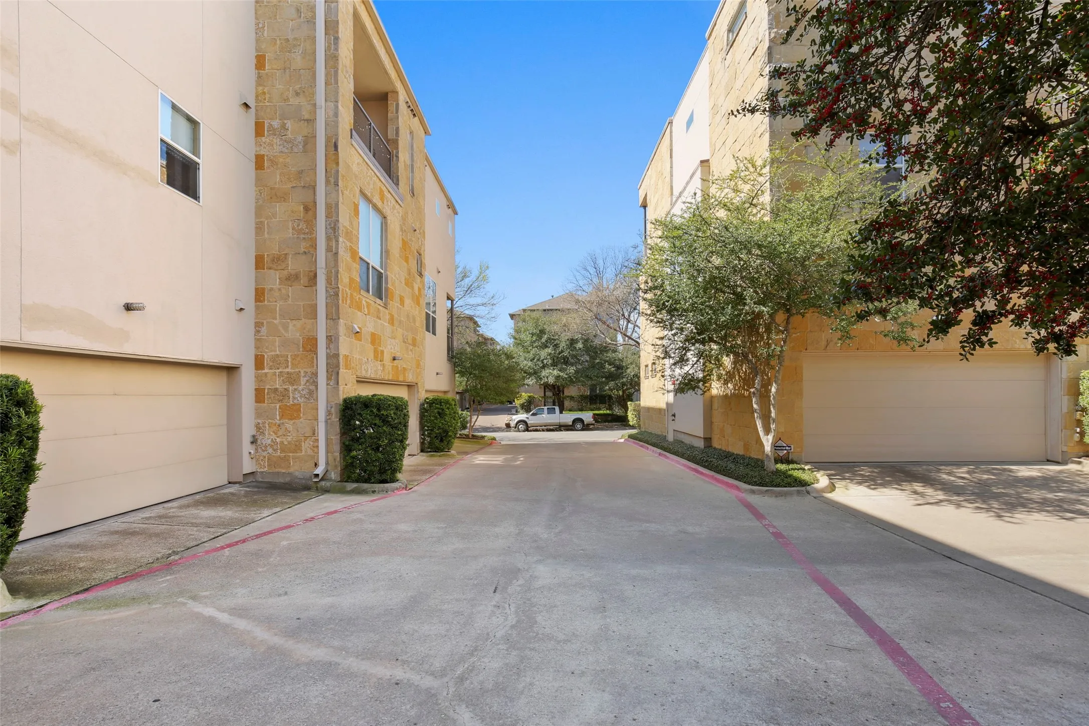 Townhouse For Rent in Dallas County , 3800 Holland Avenue 4, Dallas, Texas 75219, 2 Bedroom, 3 Bathroom, 2 Garage spaces, 1,603 Sqft, built in 2005, mls#21358769, Real Estate Agent in Dallas, Homes For Rent in Dallas county, Homes For Rent in Dallas, Realtor in Dallas Texas, Real Estate Brokerage Independent Realty Texas, Luminita Cordes Realtor