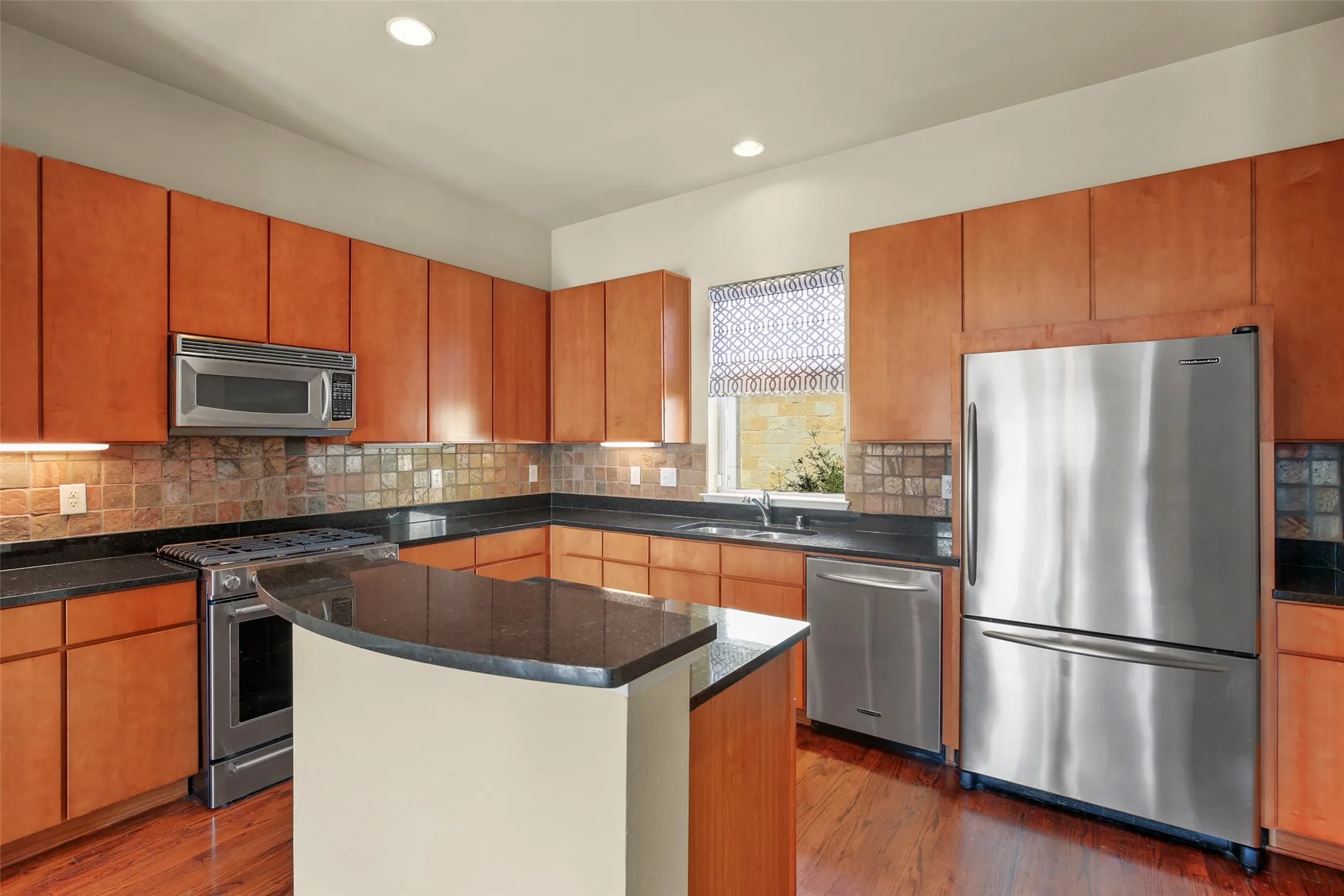 Townhouse For Rent in Dallas County , 3800 Holland Avenue 4, Dallas, Texas 75219, 2 Bedroom, 3 Bathroom, 2 Garage spaces, 1,603 Sqft, built in 2005, mls#21358769, Real Estate Agent in Dallas, Homes For Rent in Dallas county, Homes For Rent in Dallas, Realtor in Dallas Texas, Real Estate Brokerage Independent Realty Texas, Luminita Cordes Realtor