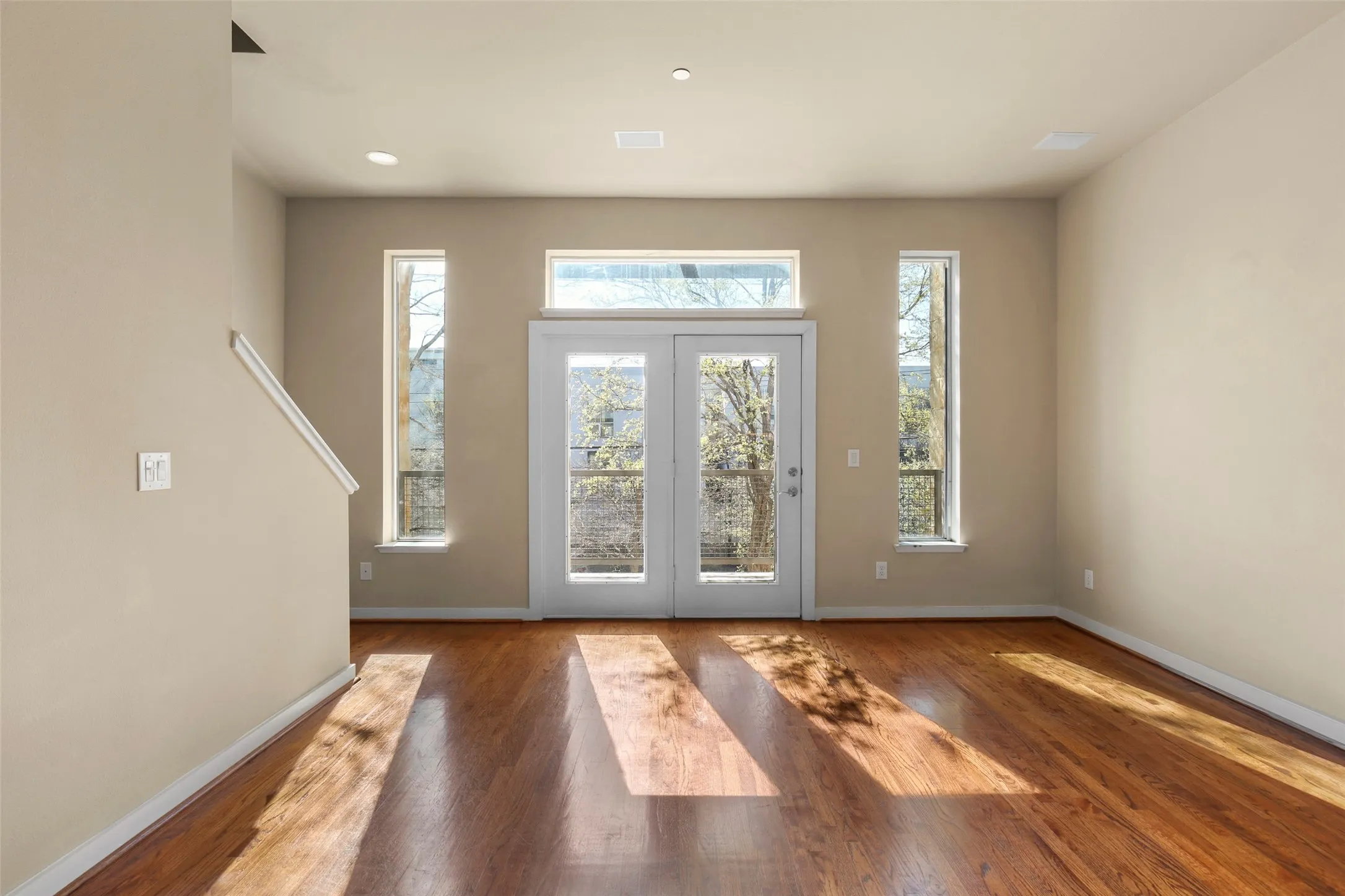 Townhouse For Rent in Dallas County , 3800 Holland Avenue 4, Dallas, Texas 75219, 2 Bedroom, 3 Bathroom, 2 Garage spaces, 1,603 Sqft, built in 2005, mls#21358769, Real Estate Agent in Dallas, Homes For Rent in Dallas county, Homes For Rent in Dallas, Realtor in Dallas Texas, Real Estate Brokerage Independent Realty Texas, Luminita Cordes Realtor