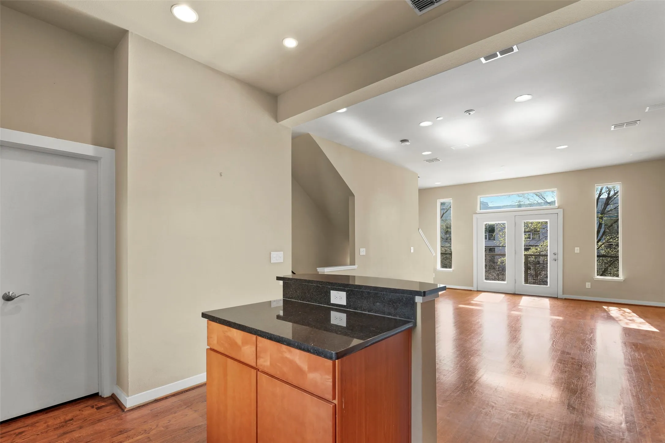 Townhouse For Rent in Dallas County , 3800 Holland Avenue 4, Dallas, Texas 75219, 2 Bedroom, 3 Bathroom, 2 Garage spaces, 1,603 Sqft, built in 2005, mls#21358769, Real Estate Agent in Dallas, Homes For Rent in Dallas county, Homes For Rent in Dallas, Realtor in Dallas Texas, Real Estate Brokerage Independent Realty Texas, Luminita Cordes Realtor