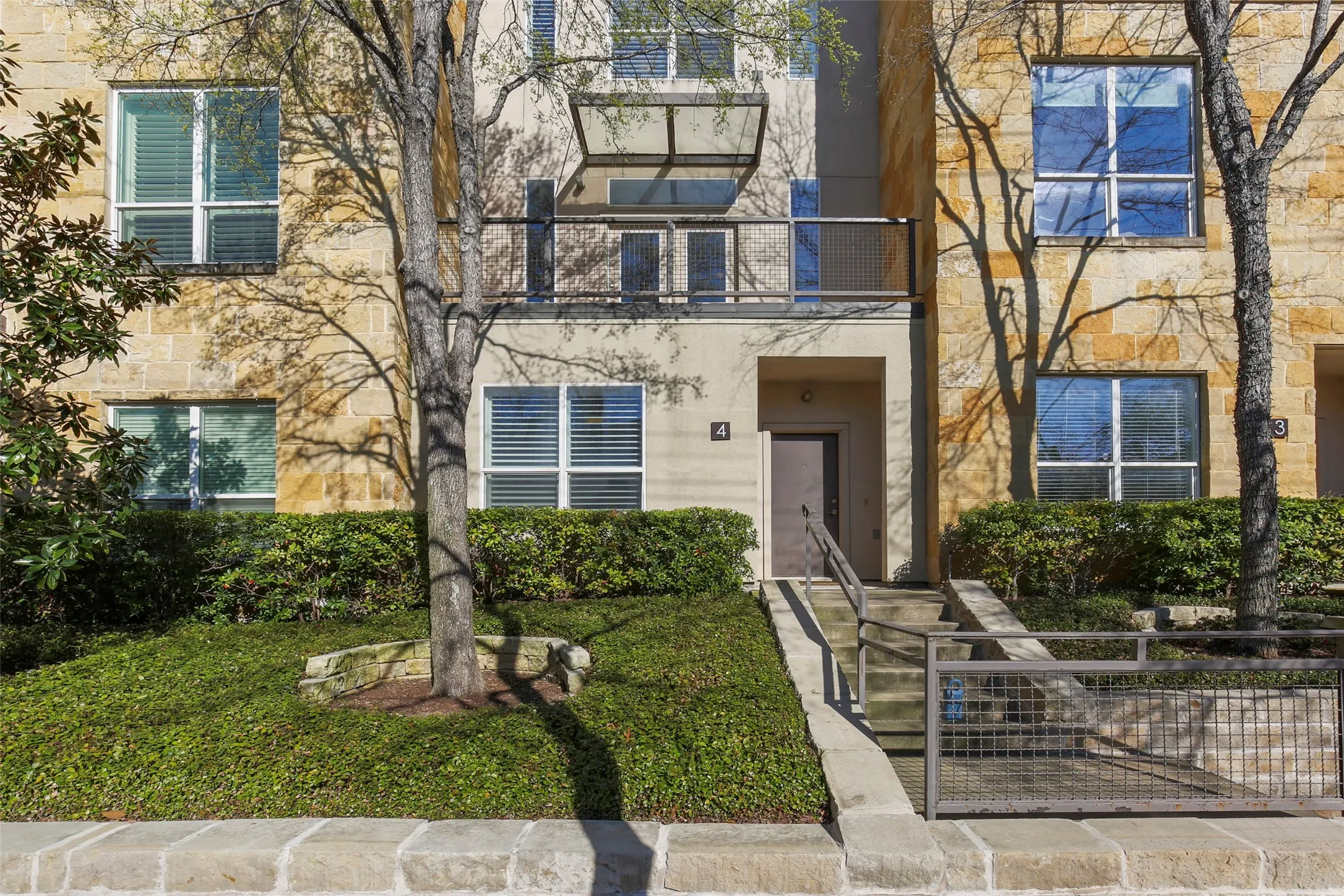 Townhouse For Rent in Dallas County , 3800 Holland Avenue 4, Dallas, Texas 75219, 2 Bedroom, 3 Bathroom, 2 Garage spaces, 1,603 Sqft, built in 2005, mls#21358769, Real Estate Agent in Dallas, Homes For Rent in Dallas county, Homes For Rent in Dallas, Realtor in Dallas Texas, Real Estate Brokerage Independent Realty Texas, Luminita Cordes Realtor