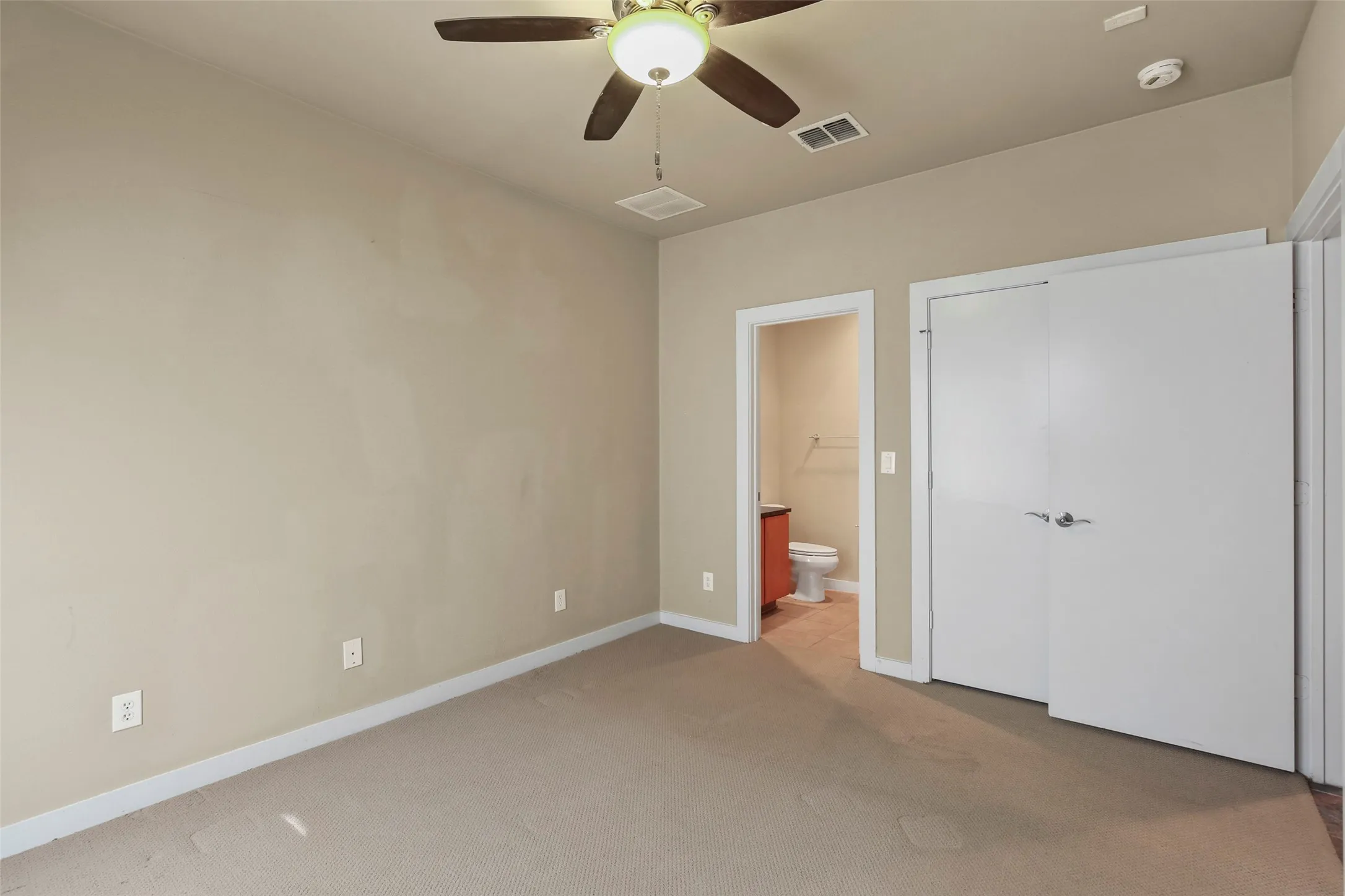 Townhouse For Rent in Dallas County , 3800 Holland Avenue 4, Dallas, Texas 75219, 2 Bedroom, 3 Bathroom, 2 Garage spaces, 1,603 Sqft, built in 2005, mls#21358769, Real Estate Agent in Dallas, Homes For Rent in Dallas county, Homes For Rent in Dallas, Realtor in Dallas Texas, Real Estate Brokerage Independent Realty Texas, Luminita Cordes Realtor