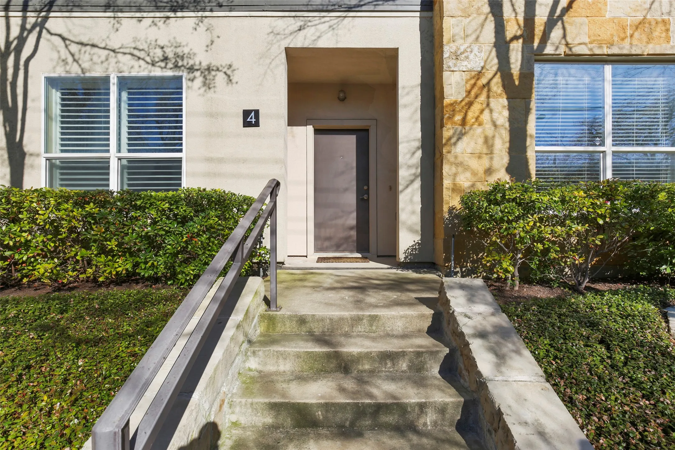 Townhouse For Rent in Dallas County , 3800 Holland Avenue 4, Dallas, Texas 75219, 2 Bedroom, 3 Bathroom, 2 Garage spaces, 1,603 Sqft, built in 2005, mls#21358769, Real Estate Agent in Dallas, Homes For Rent in Dallas county, Homes For Rent in Dallas, Realtor in Dallas Texas, Real Estate Brokerage Independent Realty Texas, Luminita Cordes Realtor