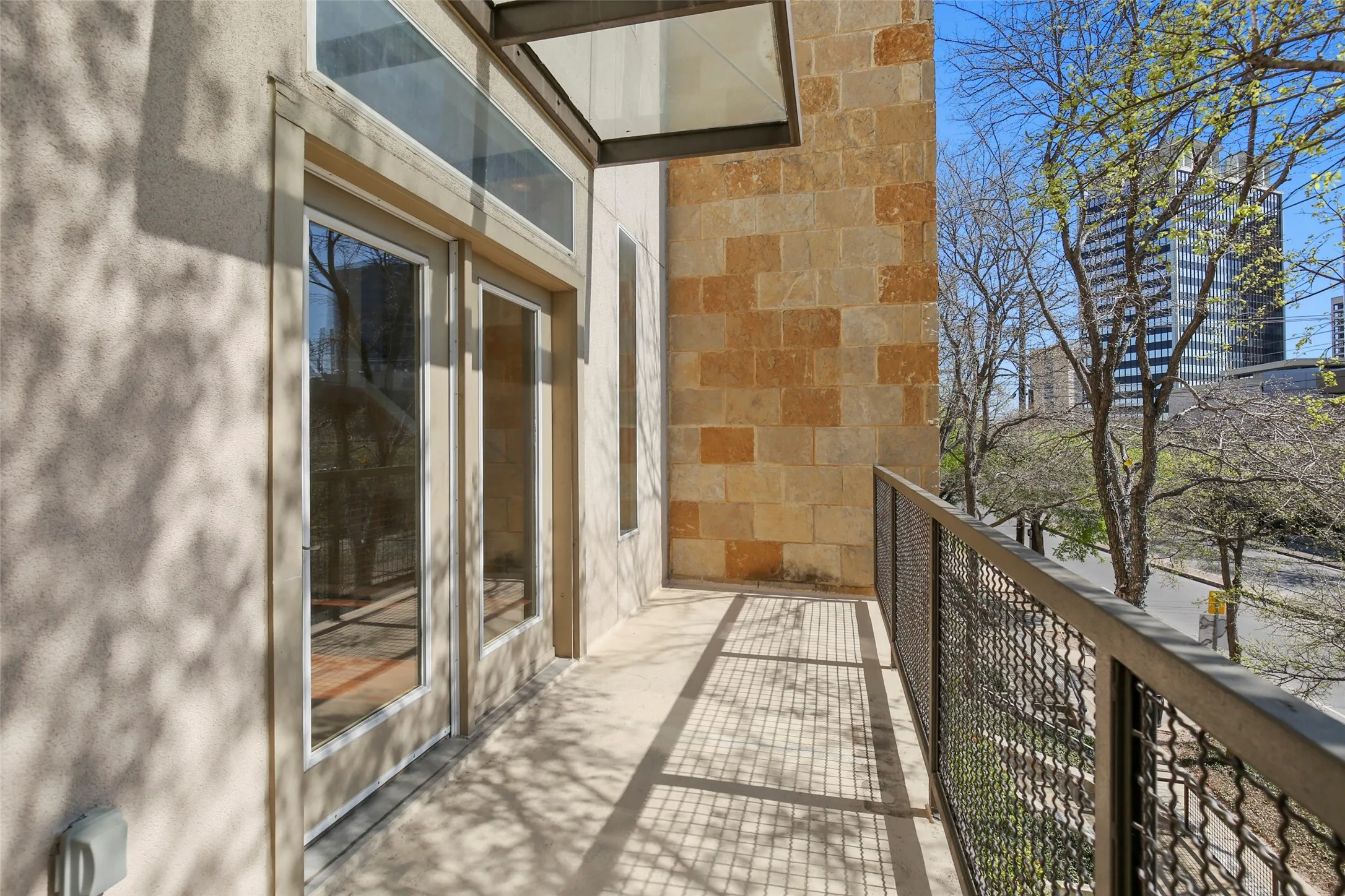 Townhouse For Rent in Dallas County , 3800 Holland Avenue 4, Dallas, Texas 75219, 2 Bedroom, 3 Bathroom, 2 Garage spaces, 1,603 Sqft, built in 2005, mls#21358769, Real Estate Agent in Dallas, Homes For Rent in Dallas county, Homes For Rent in Dallas, Realtor in Dallas Texas, Real Estate Brokerage Independent Realty Texas, Luminita Cordes Realtor