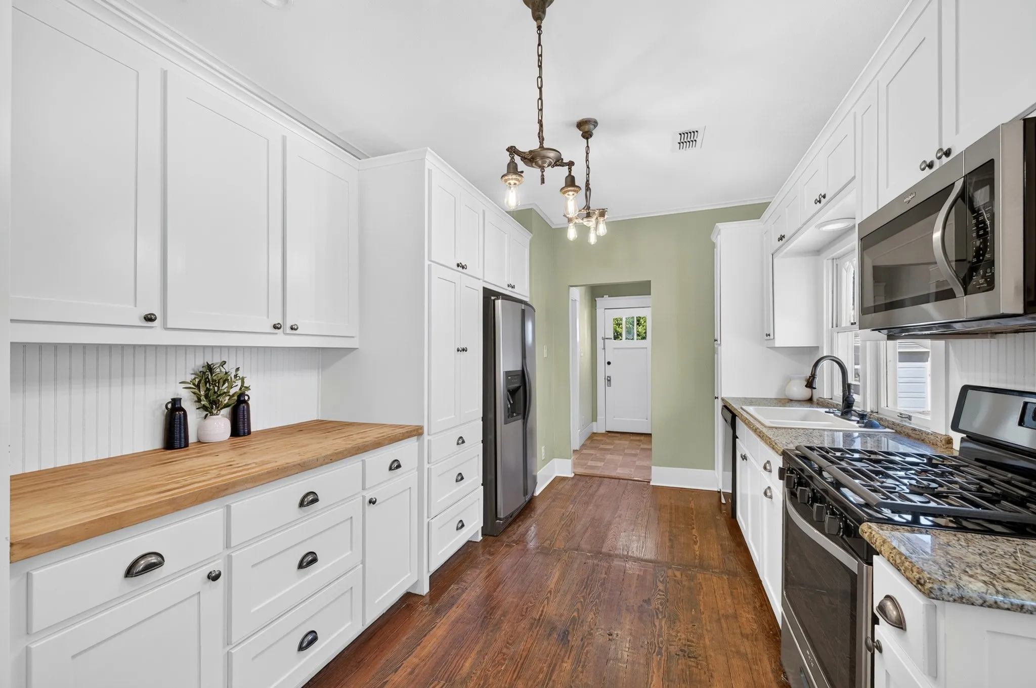 Single Family Residence For Sale in Tarrant County , 2704 College Avenue, Fort Worth, Texas 76110, 3 Bedroom, 2 Bathroom, Garage spaces, 1,600 Sqft, built in 1926, mls#21357445, Real Estate Agent in Fort Worth, Homes For Sale in Tarrant county, Homes For Sale in Fort Worth, Realtor in Fort Worth Texas, Real Estate Brokerage Independent Realty Texas, Luminita Cordes Realtor