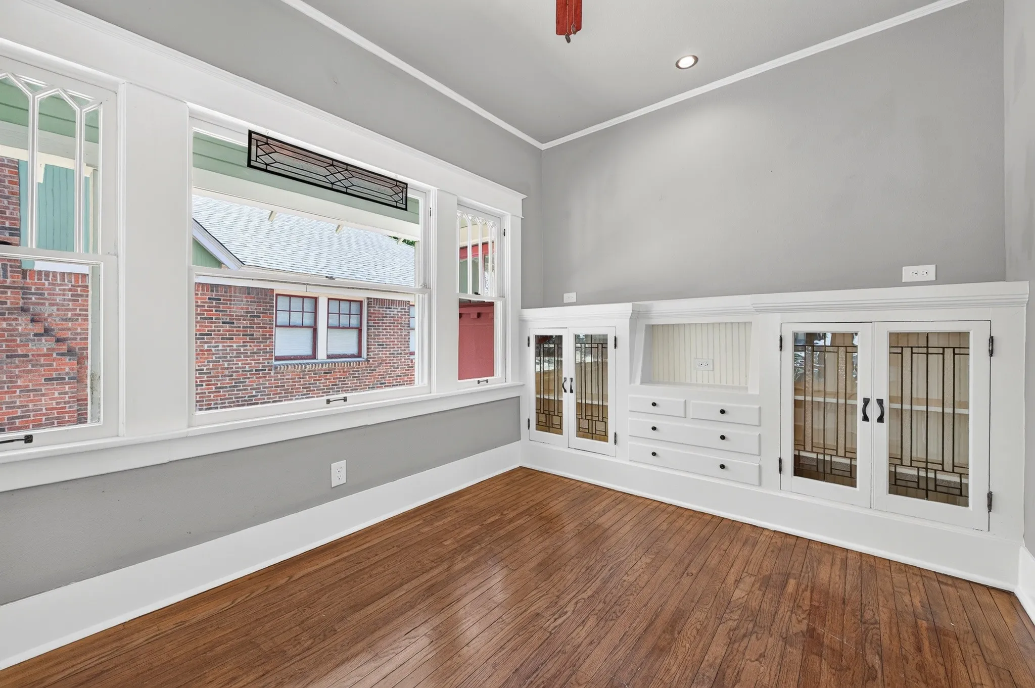 Single Family Residence For Sale in Tarrant County , 2704 College Avenue, Fort Worth, Texas 76110, 3 Bedroom, 2 Bathroom, Garage spaces, 1,600 Sqft, built in 1926, mls#21357445, Real Estate Agent in Fort Worth, Homes For Sale in Tarrant county, Homes For Sale in Fort Worth, Realtor in Fort Worth Texas, Real Estate Brokerage Independent Realty Texas, Luminita Cordes Realtor