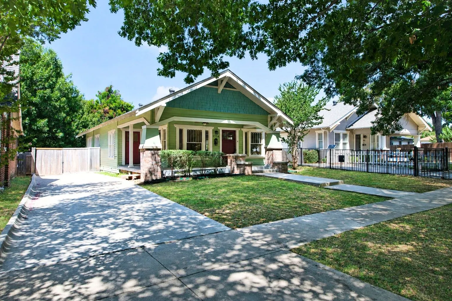 Single Family Residence For Sale in Tarrant County , 2704 College Avenue, Fort Worth, Texas 76110, 3 Bedroom, 2 Bathroom, Garage spaces, 1,600 Sqft, built in 1926, mls#21357445, Real Estate Agent in Fort Worth, Homes For Sale in Tarrant county, Homes For Sale in Fort Worth, Realtor in Fort Worth Texas, Real Estate Brokerage Independent Realty Texas, Luminita Cordes Realtor