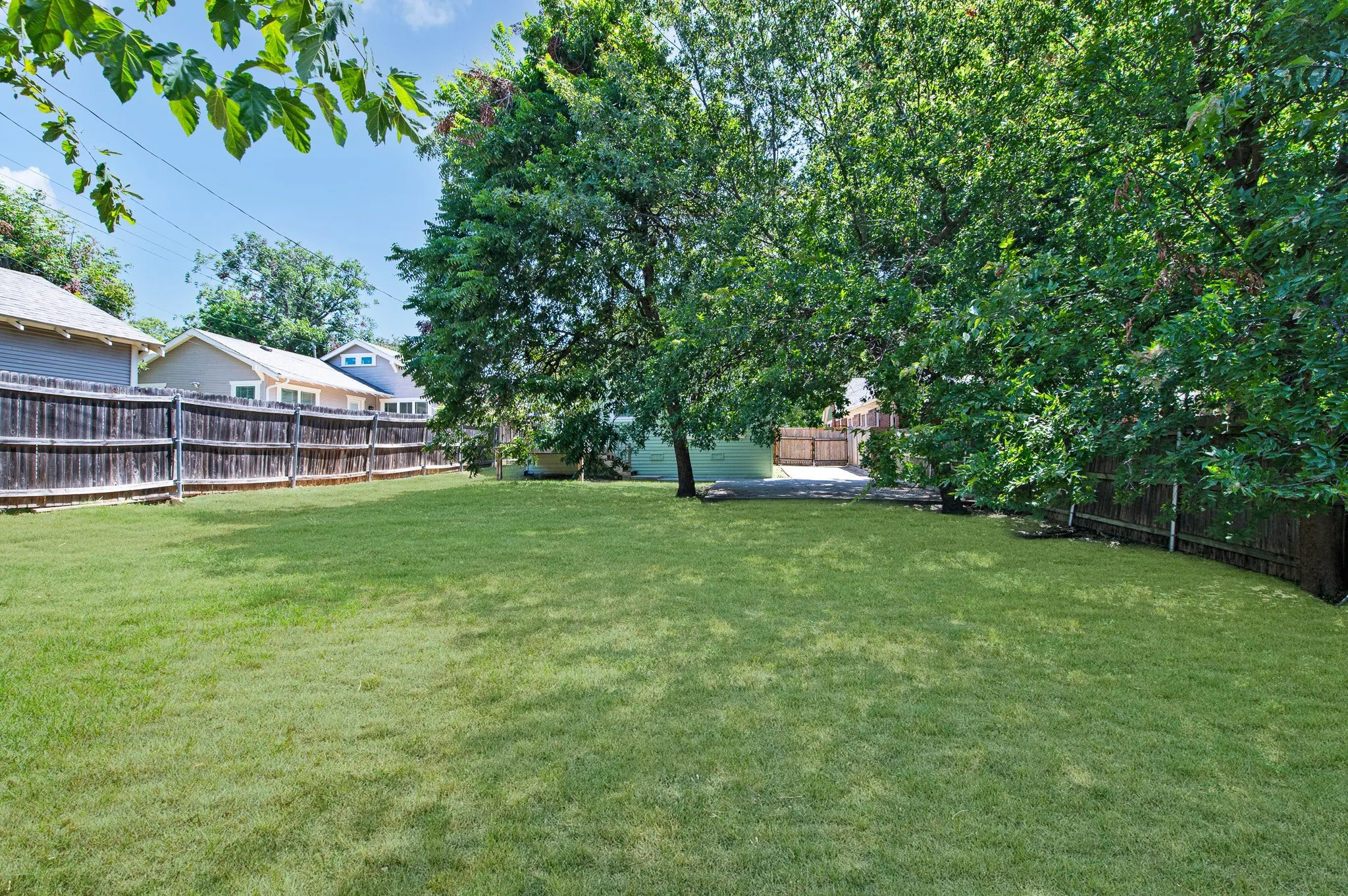 Single Family Residence For Sale in Tarrant County , 2704 College Avenue, Fort Worth, Texas 76110, 3 Bedroom, 2 Bathroom, Garage spaces, 1,600 Sqft, built in 1926, mls#21357445, Real Estate Agent in Fort Worth, Homes For Sale in Tarrant county, Homes For Sale in Fort Worth, Realtor in Fort Worth Texas, Real Estate Brokerage Independent Realty Texas, Luminita Cordes Realtor