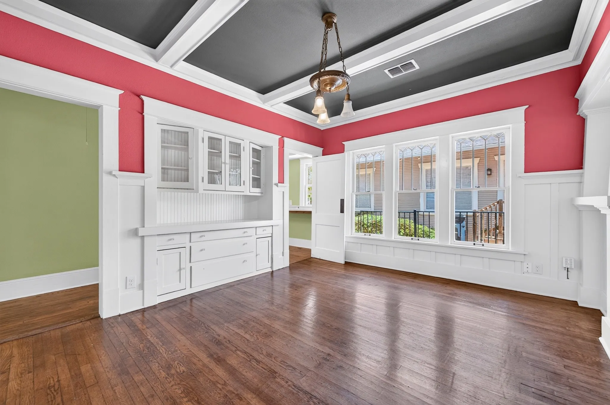 Single Family Residence For Sale in Tarrant County , 2704 College Avenue, Fort Worth, Texas 76110, 3 Bedroom, 2 Bathroom, Garage spaces, 1,600 Sqft, built in 1926, mls#21357445, Real Estate Agent in Fort Worth, Homes For Sale in Tarrant county, Homes For Sale in Fort Worth, Realtor in Fort Worth Texas, Real Estate Brokerage Independent Realty Texas, Luminita Cordes Realtor