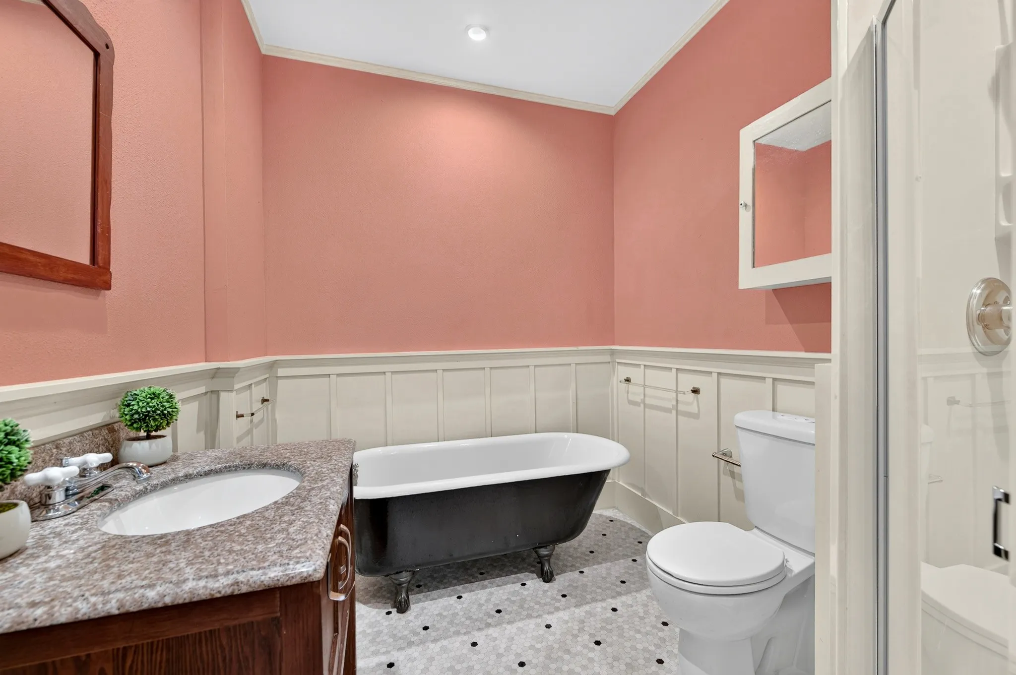 Single Family Residence For Sale in Tarrant County , 2704 College Avenue, Fort Worth, Texas 76110, 3 Bedroom, 2 Bathroom, Garage spaces, 1,600 Sqft, built in 1926, mls#21357445, Real Estate Agent in Fort Worth, Homes For Sale in Tarrant county, Homes For Sale in Fort Worth, Realtor in Fort Worth Texas, Real Estate Brokerage Independent Realty Texas, Luminita Cordes Realtor