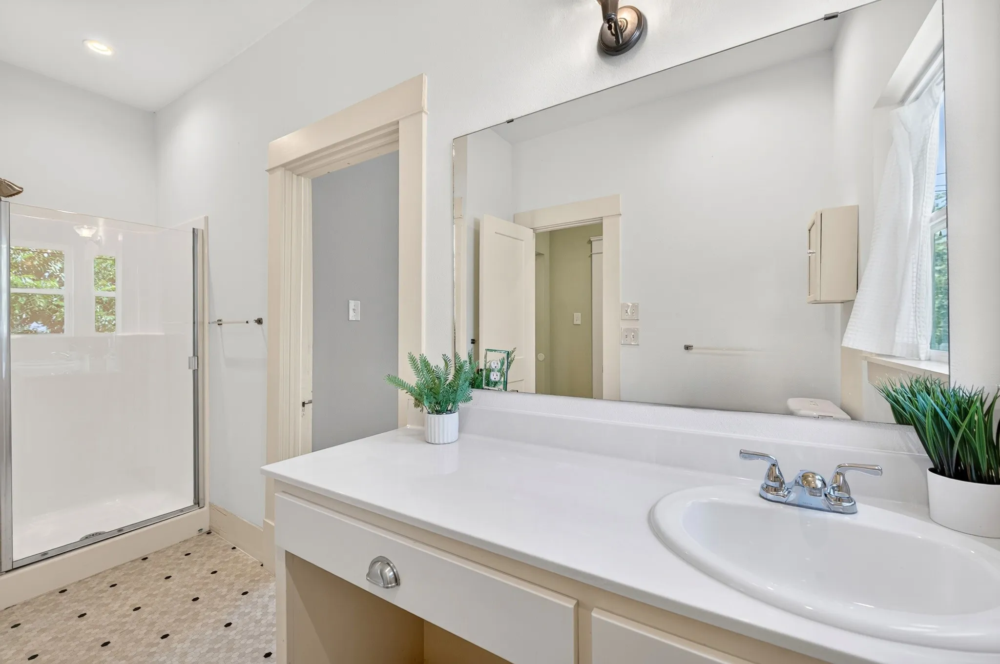 Single Family Residence For Sale in Tarrant County , 2704 College Avenue, Fort Worth, Texas 76110, 3 Bedroom, 2 Bathroom, Garage spaces, 1,600 Sqft, built in 1926, mls#21357445, Real Estate Agent in Fort Worth, Homes For Sale in Tarrant county, Homes For Sale in Fort Worth, Realtor in Fort Worth Texas, Real Estate Brokerage Independent Realty Texas, Luminita Cordes Realtor