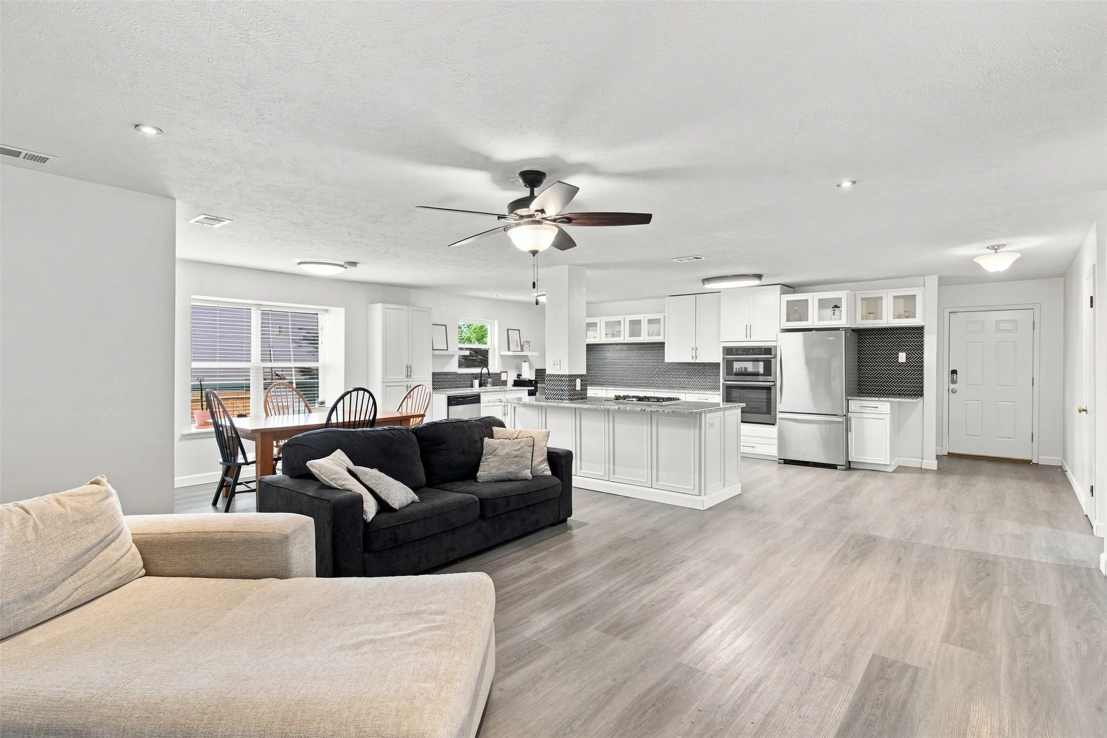 Single Family Residence For Sale in Collin County , 2021 Meadowcreek Drive, Plano, Texas 75074, 3 Bedroom, 2 Bathroom, 2 Garage spaces, 1,706 Sqft, built in 1964, mls#21358785, Real Estate Agent in Plano, Homes For Sale in Collin county, Homes For Sale in Plano, Realtor in Plano Texas, Real Estate Brokerage Independent Realty Texas, Luminita Cordes Realtor