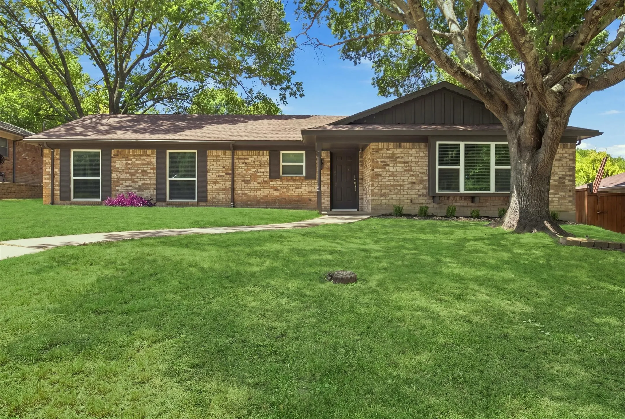 Single Family Residence For Sale in Collin County , 2021 Meadowcreek Drive, Plano, Texas 75074, 3 Bedroom, 2 Bathroom, 2 Garage spaces, 1,706 Sqft, built in 1964, mls#21358785, Real Estate Agent in Plano, Homes For Sale in Collin county, Homes For Sale in Plano, Realtor in Plano Texas, Real Estate Brokerage Independent Realty Texas, Luminita Cordes Realtor