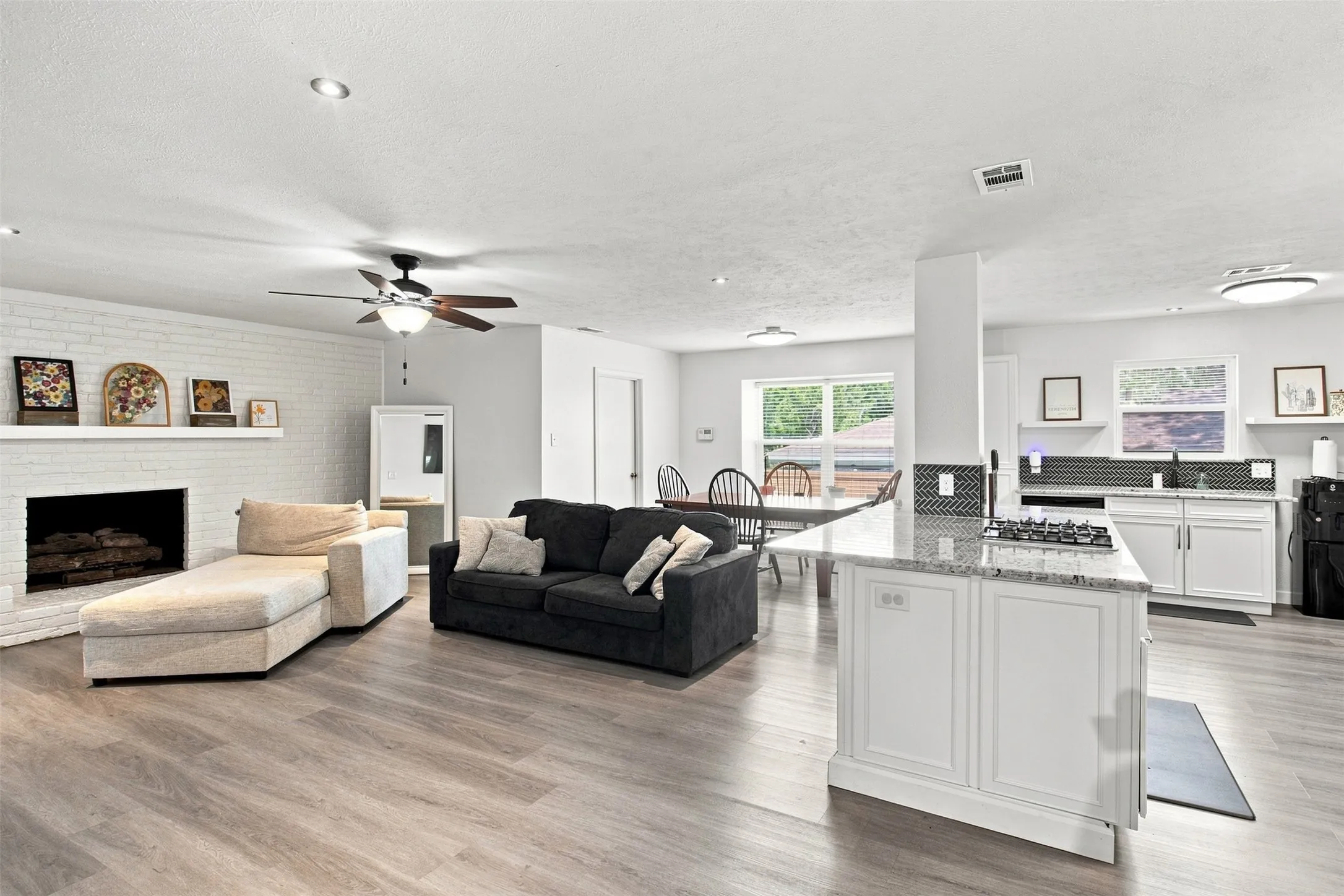 Single Family Residence For Sale in Collin County , 2021 Meadowcreek Drive, Plano, Texas 75074, 3 Bedroom, 2 Bathroom, 2 Garage spaces, 1,706 Sqft, built in 1964, mls#21358785, Real Estate Agent in Plano, Homes For Sale in Collin county, Homes For Sale in Plano, Realtor in Plano Texas, Real Estate Brokerage Independent Realty Texas, Luminita Cordes Realtor