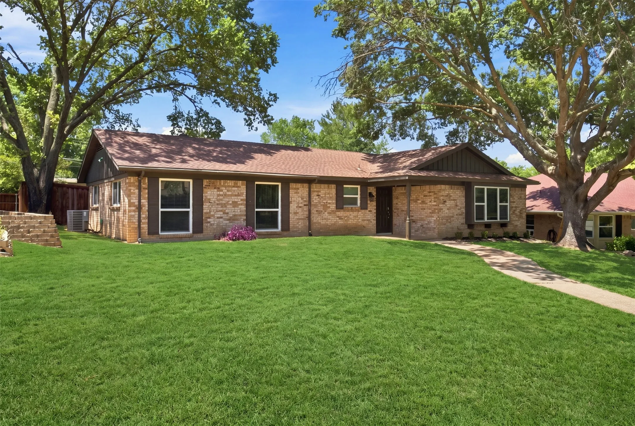 Single Family Residence For Sale in Collin County , 2021 Meadowcreek Drive, Plano, Texas 75074, 3 Bedroom, 2 Bathroom, 2 Garage spaces, 1,706 Sqft, built in 1964, mls#21358785, Real Estate Agent in Plano, Homes For Sale in Collin county, Homes For Sale in Plano, Realtor in Plano Texas, Real Estate Brokerage Independent Realty Texas, Luminita Cordes Realtor
