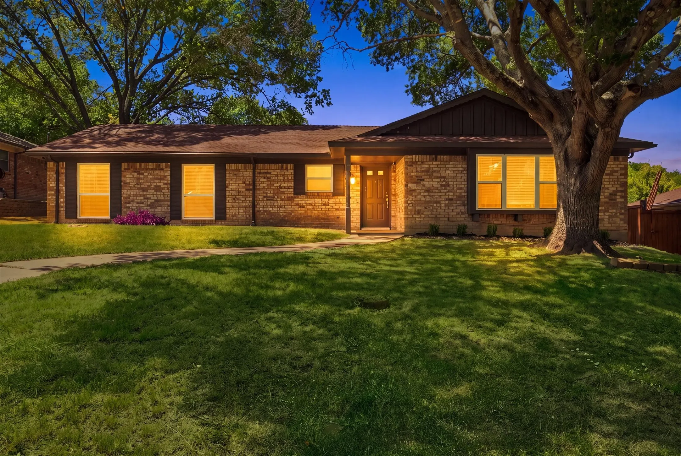 Single Family Residence For Sale in Collin County , 2021 Meadowcreek Drive, Plano, Texas 75074, 3 Bedroom, 2 Bathroom, 2 Garage spaces, 1,706 Sqft, built in 1964, mls#21358785, Real Estate Agent in Plano, Homes For Sale in Collin county, Homes For Sale in Plano, Realtor in Plano Texas, Real Estate Brokerage Independent Realty Texas, Luminita Cordes Realtor