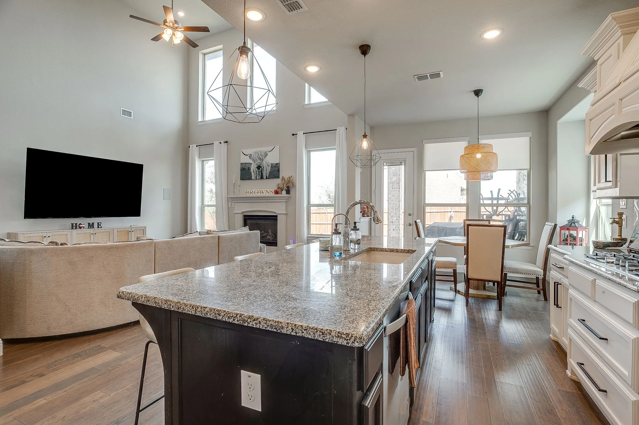 Single Family Residence For Sale in Parker County , 621 Brody Trail, Aledo, Texas 76008, 4 Bedroom, 4 Bathroom, 3 Garage spaces, 3,494 Sqft, built in 2020, mls#21358394, Real Estate Agent in Aledo, Homes For Sale in Parker county, Homes For Sale in Aledo, Realtor in Aledo Texas, Real Estate Brokerage Independent Realty Texas, Luminita Cordes Realtor