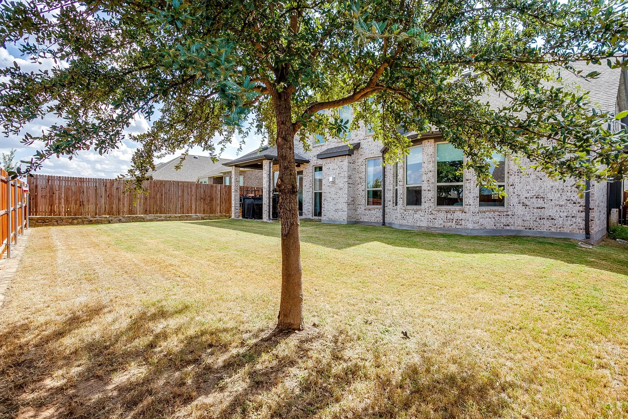 Single Family Residence For Sale in Parker County , 621 Brody Trail, Aledo, Texas 76008, 4 Bedroom, 4 Bathroom, 3 Garage spaces, 3,494 Sqft, built in 2020, mls#21358394, Real Estate Agent in Aledo, Homes For Sale in Parker county, Homes For Sale in Aledo, Realtor in Aledo Texas, Real Estate Brokerage Independent Realty Texas, Luminita Cordes Realtor