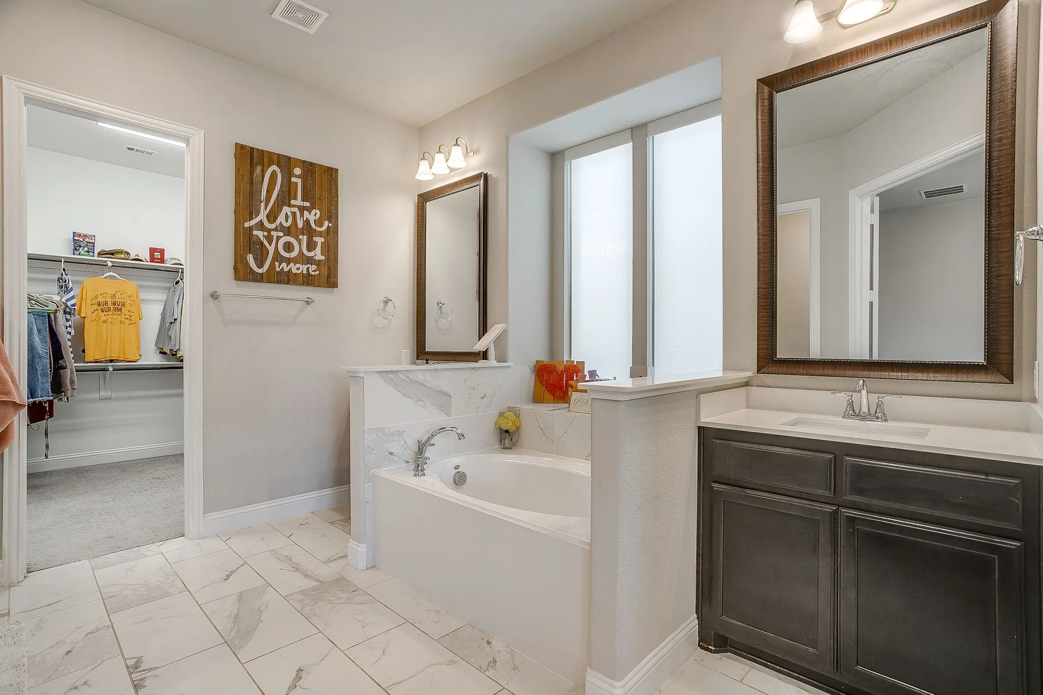 Single Family Residence For Sale in Parker County , 621 Brody Trail, Aledo, Texas 76008, 4 Bedroom, 4 Bathroom, 3 Garage spaces, 3,494 Sqft, built in 2020, mls#21358394, Real Estate Agent in Aledo, Homes For Sale in Parker county, Homes For Sale in Aledo, Realtor in Aledo Texas, Real Estate Brokerage Independent Realty Texas, Luminita Cordes Realtor