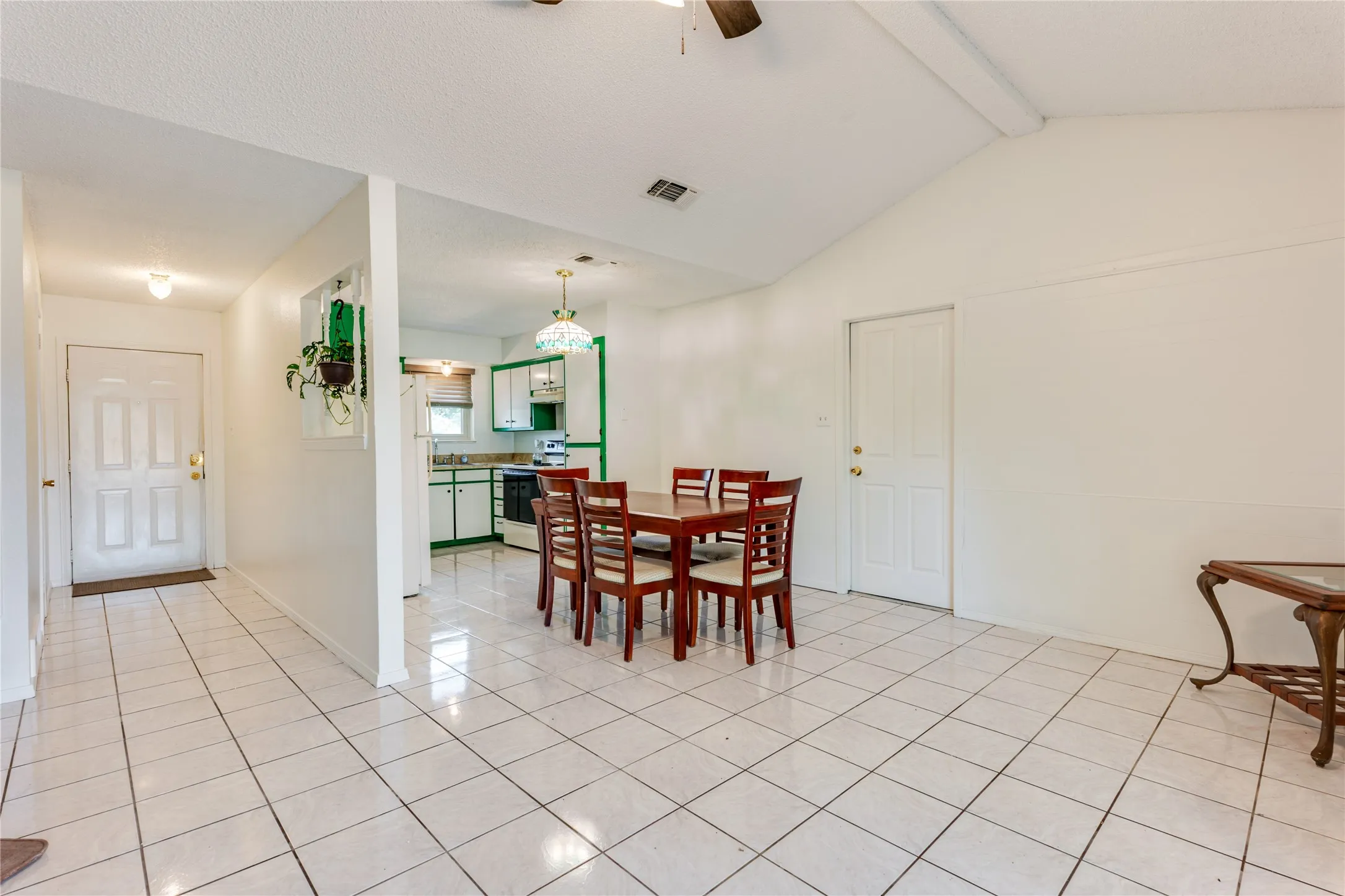Single Family Residence For Sale in Parker County , 312 Birchwood Street, Azle, Texas 76020, 3 Bedroom, 2 Bathroom, 1 Garage spaces, 1,120 Sqft, built in 1982, mls#21358131, Real Estate Agent in Azle, Homes For Sale in Parker county, Homes For Sale in Azle, Realtor in Azle Texas, Real Estate Brokerage Independent Realty Texas, Luminita Cordes Realtor