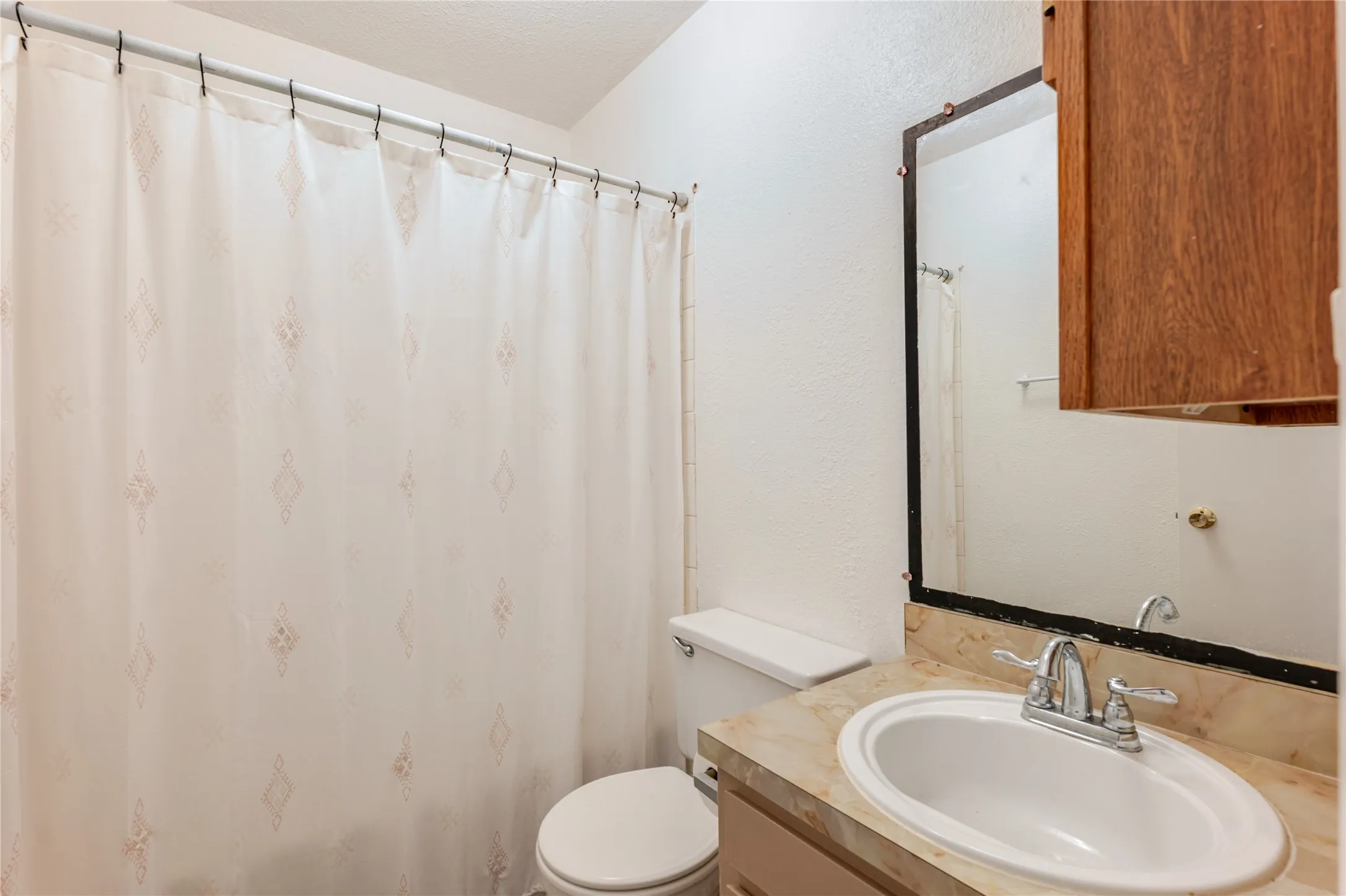 Single Family Residence For Sale in Parker County , 312 Birchwood Street, Azle, Texas 76020, 3 Bedroom, 2 Bathroom, 1 Garage spaces, 1,120 Sqft, built in 1982, mls#21358131, Real Estate Agent in Azle, Homes For Sale in Parker county, Homes For Sale in Azle, Realtor in Azle Texas, Real Estate Brokerage Independent Realty Texas, Luminita Cordes Realtor