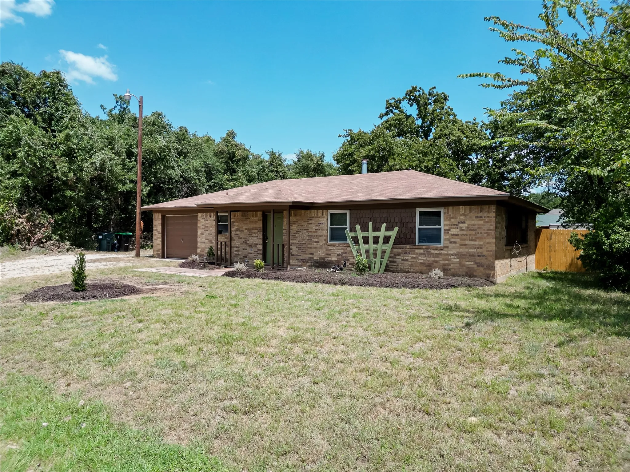 Single Family Residence For Sale in Parker County , 312 Birchwood Street, Azle, Texas 76020, 3 Bedroom, 2 Bathroom, 1 Garage spaces, 1,120 Sqft, built in 1982, mls#21358131, Real Estate Agent in Azle, Homes For Sale in Parker county, Homes For Sale in Azle, Realtor in Azle Texas, Real Estate Brokerage Independent Realty Texas, Luminita Cordes Realtor