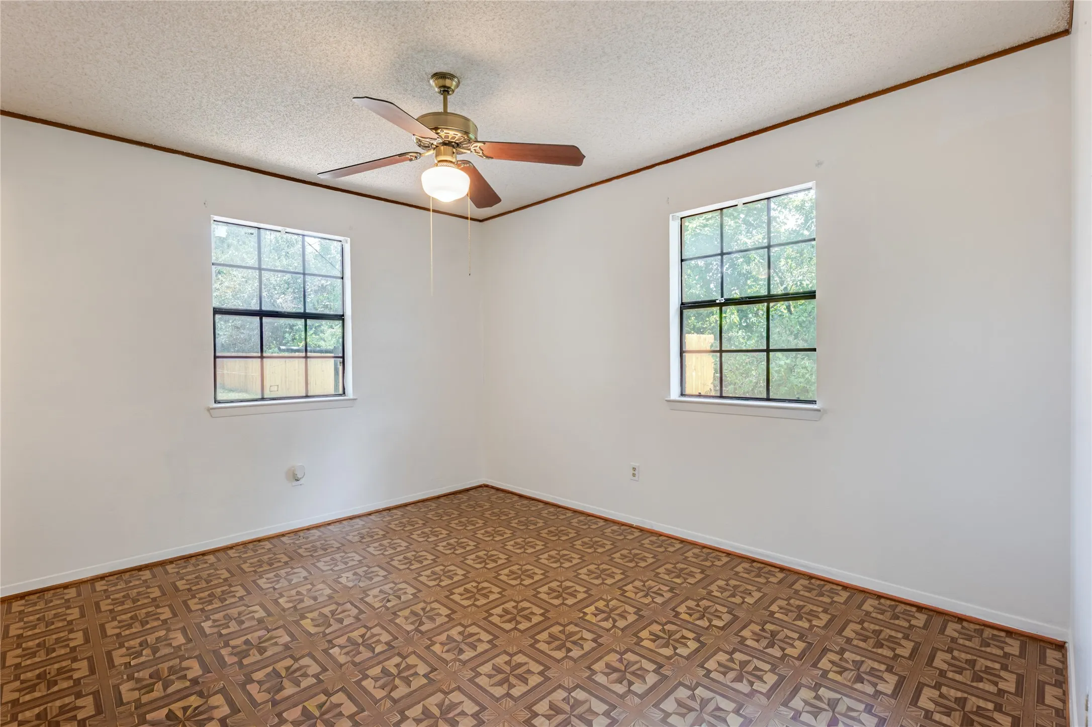 Single Family Residence For Sale in Parker County , 312 Birchwood Street, Azle, Texas 76020, 3 Bedroom, 2 Bathroom, 1 Garage spaces, 1,120 Sqft, built in 1982, mls#21358131, Real Estate Agent in Azle, Homes For Sale in Parker county, Homes For Sale in Azle, Realtor in Azle Texas, Real Estate Brokerage Independent Realty Texas, Luminita Cordes Realtor