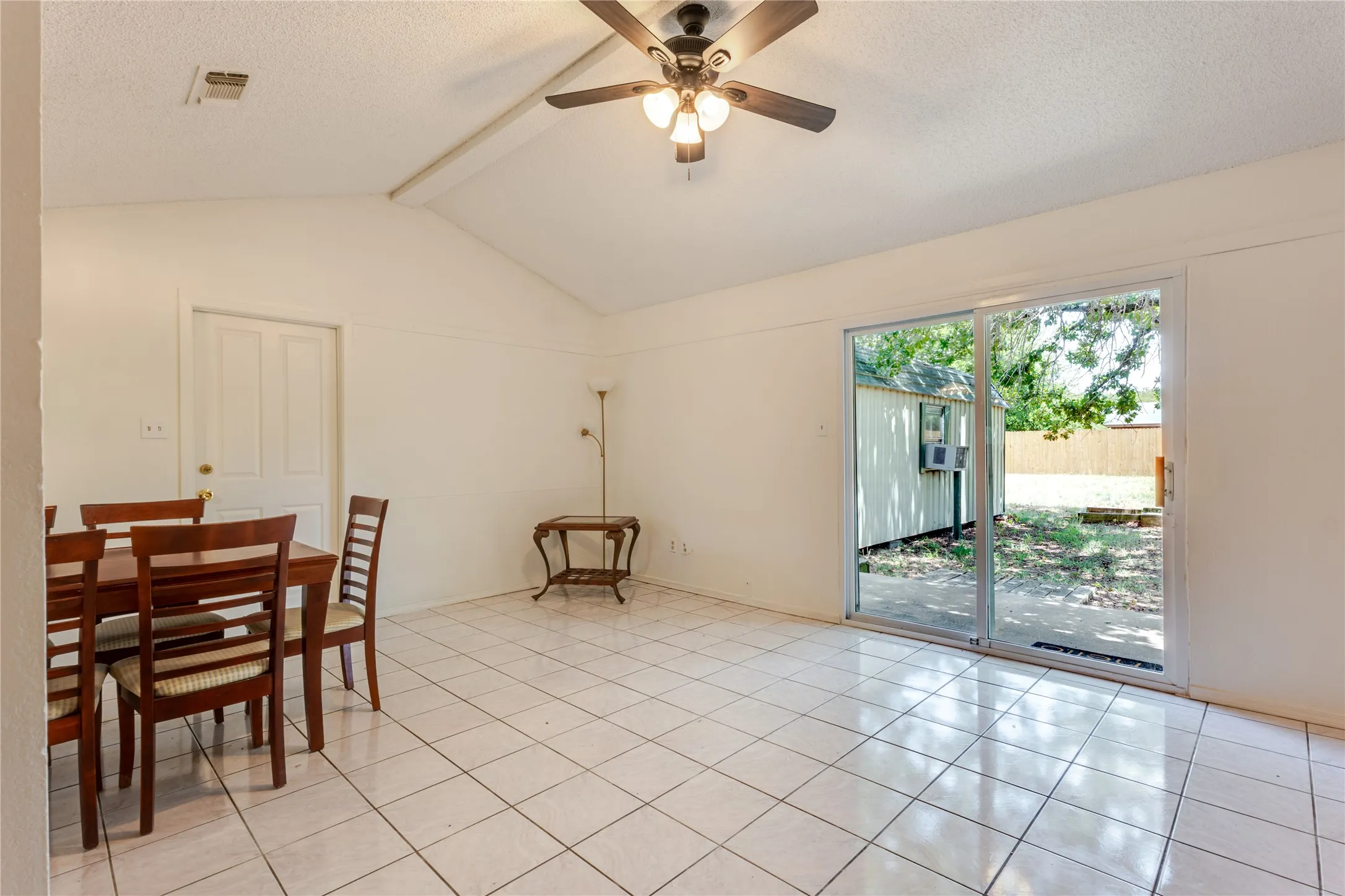 Single Family Residence For Sale in Parker County , 312 Birchwood Street, Azle, Texas 76020, 3 Bedroom, 2 Bathroom, 1 Garage spaces, 1,120 Sqft, built in 1982, mls#21358131, Real Estate Agent in Azle, Homes For Sale in Parker county, Homes For Sale in Azle, Realtor in Azle Texas, Real Estate Brokerage Independent Realty Texas, Luminita Cordes Realtor