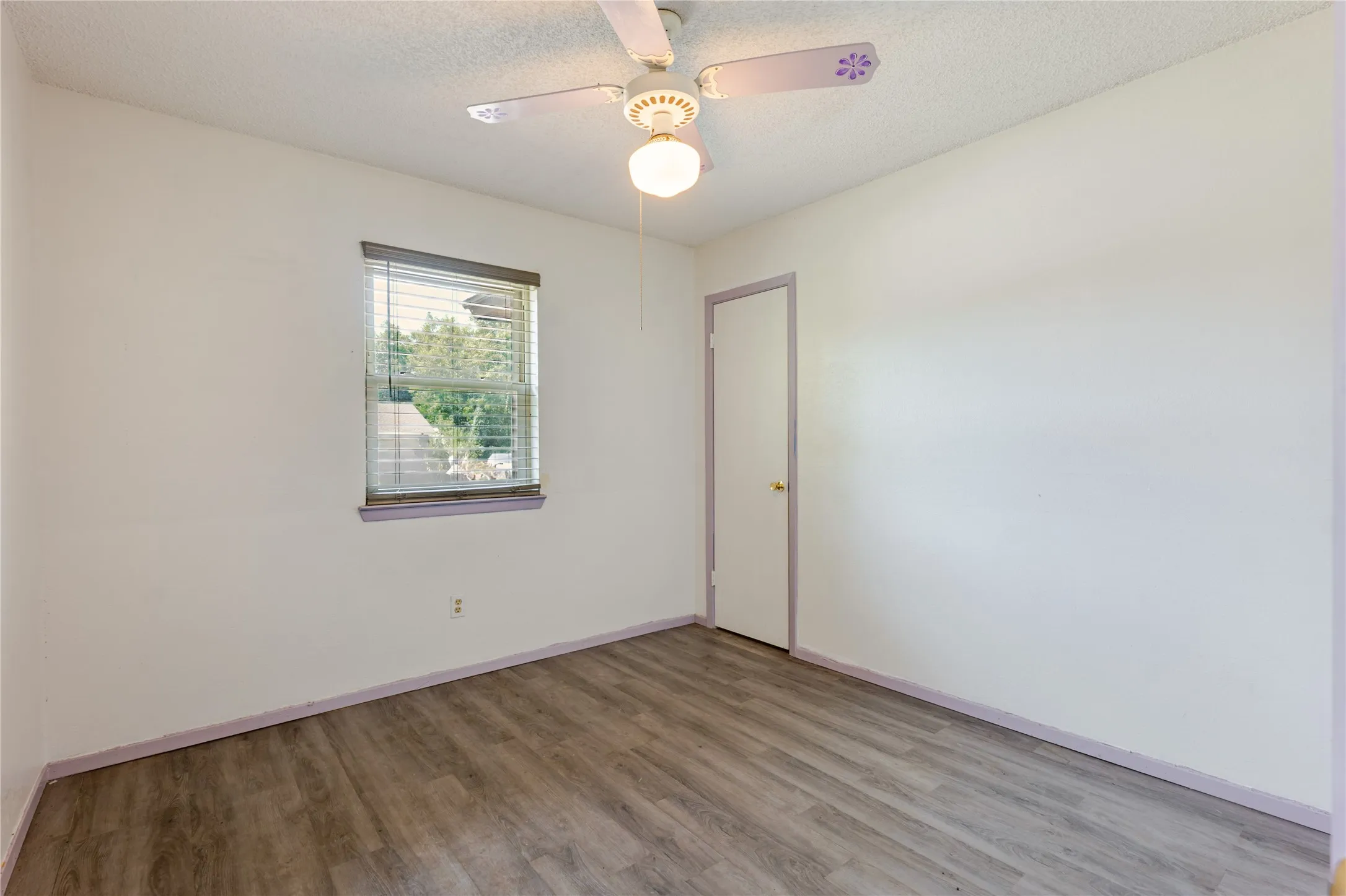 Single Family Residence For Sale in Parker County , 312 Birchwood Street, Azle, Texas 76020, 3 Bedroom, 2 Bathroom, 1 Garage spaces, 1,120 Sqft, built in 1982, mls#21358131, Real Estate Agent in Azle, Homes For Sale in Parker county, Homes For Sale in Azle, Realtor in Azle Texas, Real Estate Brokerage Independent Realty Texas, Luminita Cordes Realtor