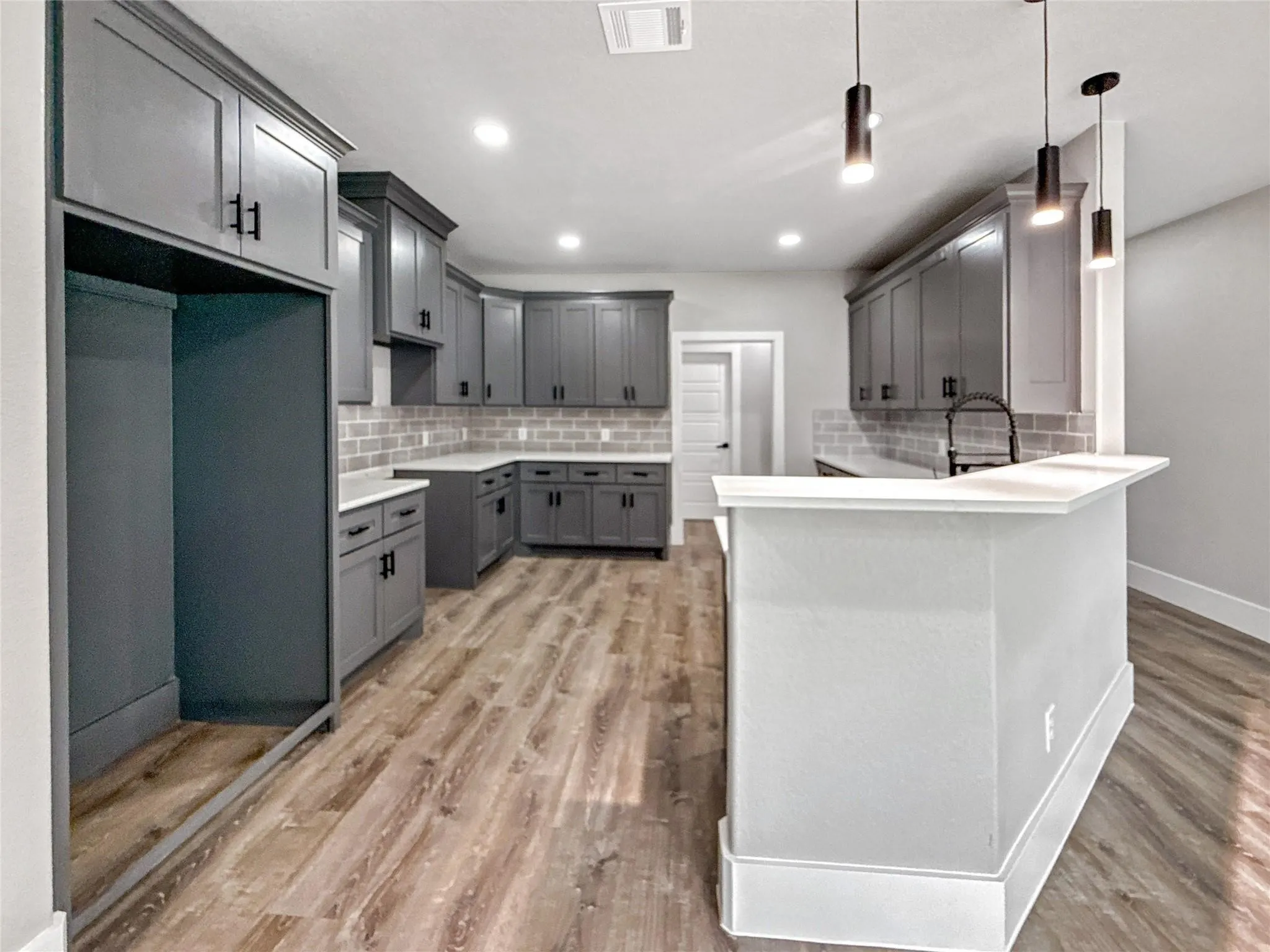 Single Family Residence For Sale in Dallas County , 2130 Kathleen Avenue, Dallas, Texas 75216, 5 Bedroom, 3 Bathroom, 2 Garage spaces, 2,100 Sqft, built in 2025, mls#21357497, Real Estate Agent in Dallas, Homes For Sale in Dallas county, Homes For Sale in Dallas, Realtor in Dallas Texas, Real Estate Brokerage Independent Realty Texas, Luminita Cordes Realtor