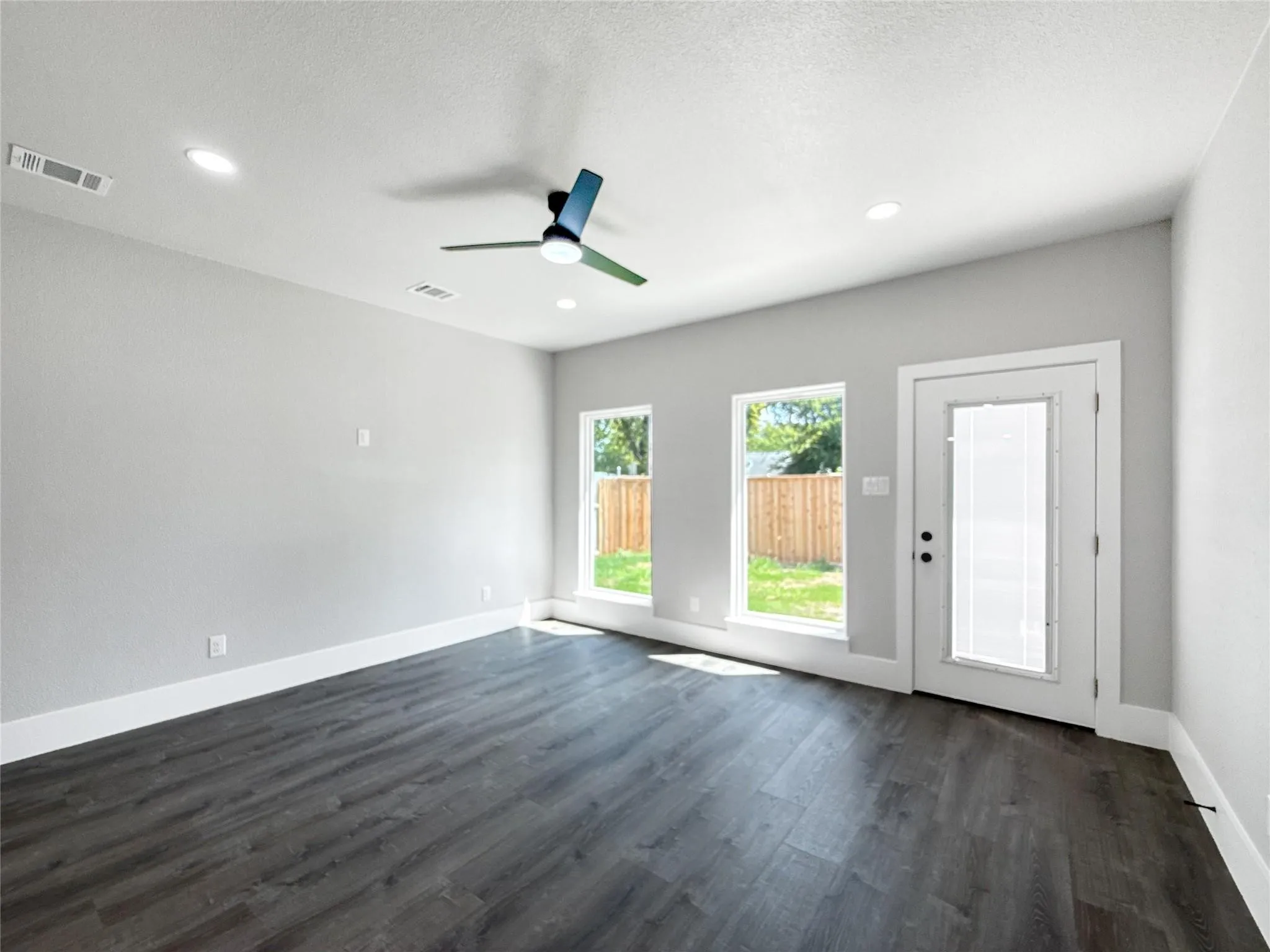 Single Family Residence For Sale in Dallas County , 2130 Kathleen Avenue, Dallas, Texas 75216, 5 Bedroom, 3 Bathroom, 2 Garage spaces, 2,100 Sqft, built in 2025, mls#21357497, Real Estate Agent in Dallas, Homes For Sale in Dallas county, Homes For Sale in Dallas, Realtor in Dallas Texas, Real Estate Brokerage Independent Realty Texas, Luminita Cordes Realtor