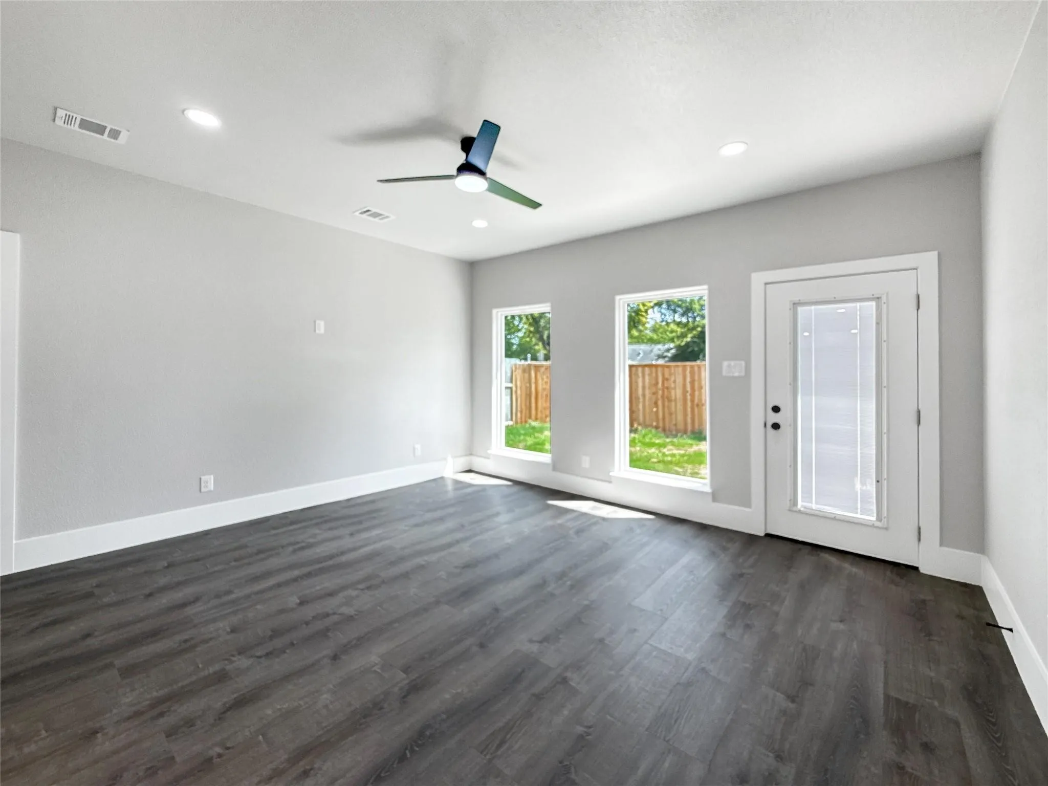 Single Family Residence For Sale in Dallas County , 2130 Kathleen Avenue, Dallas, Texas 75216, 5 Bedroom, 3 Bathroom, 2 Garage spaces, 2,100 Sqft, built in 2025, mls#21357497, Real Estate Agent in Dallas, Homes For Sale in Dallas county, Homes For Sale in Dallas, Realtor in Dallas Texas, Real Estate Brokerage Independent Realty Texas, Luminita Cordes Realtor