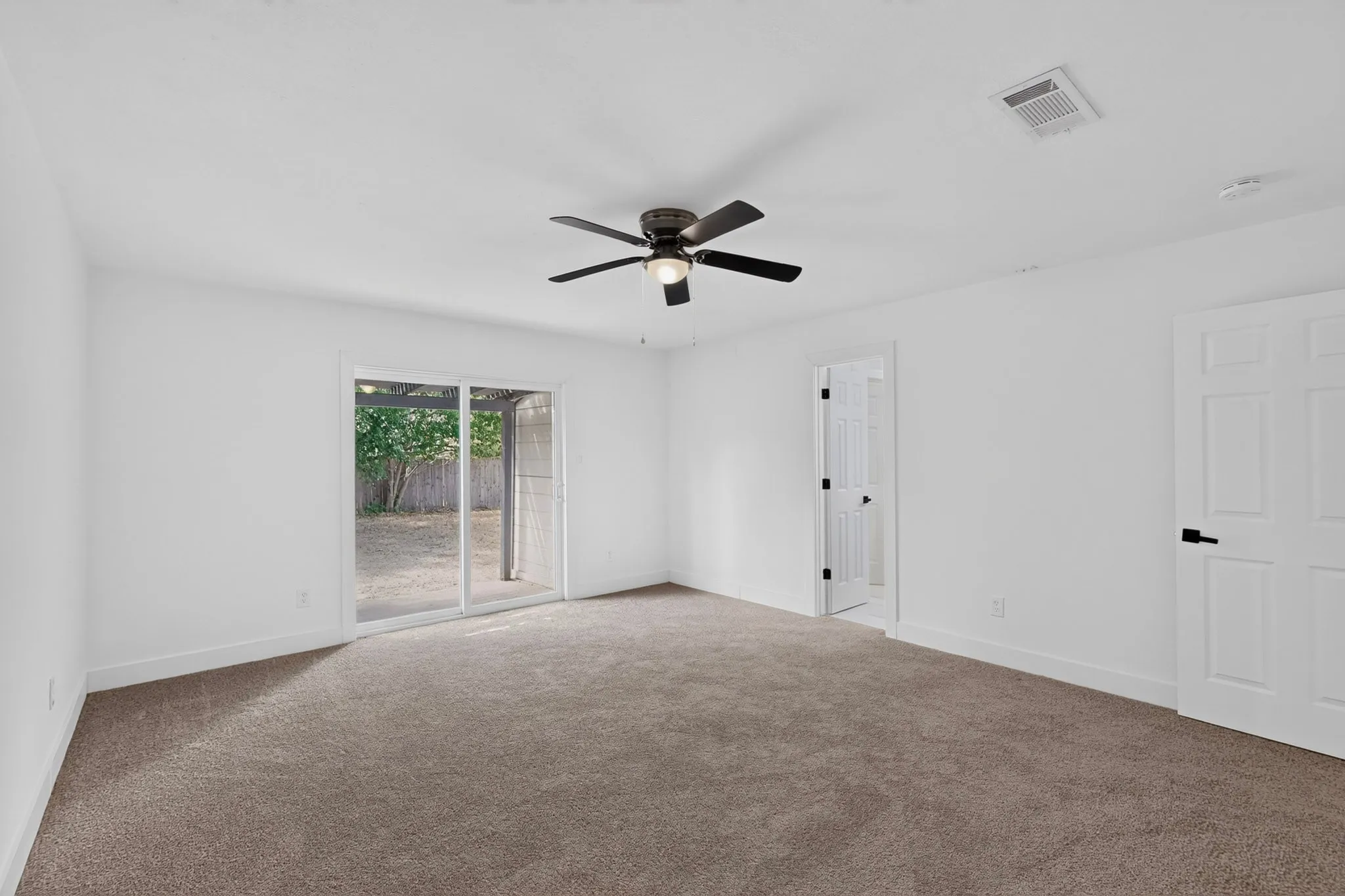 Single Family Residence For Rent in Tarrant County , 6000 Cool Springs Drive, Arlington, Texas 76001, 3 Bedroom, 2 Bathroom, 2 Garage spaces, 1,745 Sqft, built in 1982, mls#21357393, Real Estate Agent in Arlington, Homes For Rent in Tarrant county, Homes For Rent in Arlington, Realtor in Arlington Texas, Real Estate Brokerage Independent Realty Texas, Luminita Cordes Realtor