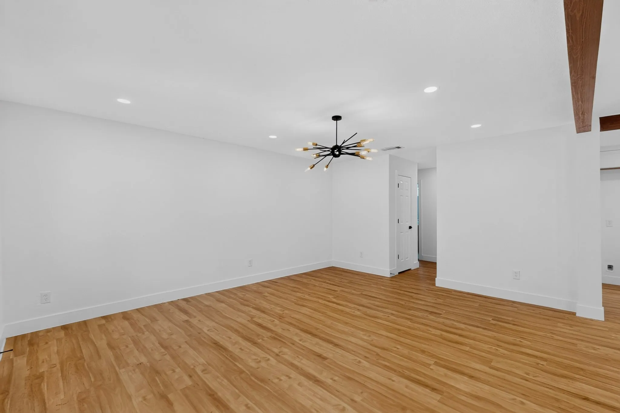 Single Family Residence For Rent in Tarrant County , 6000 Cool Springs Drive, Arlington, Texas 76001, 3 Bedroom, 2 Bathroom, 2 Garage spaces, 1,745 Sqft, built in 1982, mls#21357393, Real Estate Agent in Arlington, Homes For Rent in Tarrant county, Homes For Rent in Arlington, Realtor in Arlington Texas, Real Estate Brokerage Independent Realty Texas, Luminita Cordes Realtor