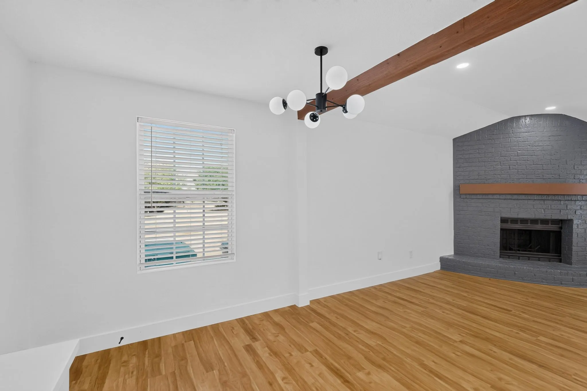 Single Family Residence For Rent in Tarrant County , 6000 Cool Springs Drive, Arlington, Texas 76001, 3 Bedroom, 2 Bathroom, 2 Garage spaces, 1,745 Sqft, built in 1982, mls#21357393, Real Estate Agent in Arlington, Homes For Rent in Tarrant county, Homes For Rent in Arlington, Realtor in Arlington Texas, Real Estate Brokerage Independent Realty Texas, Luminita Cordes Realtor