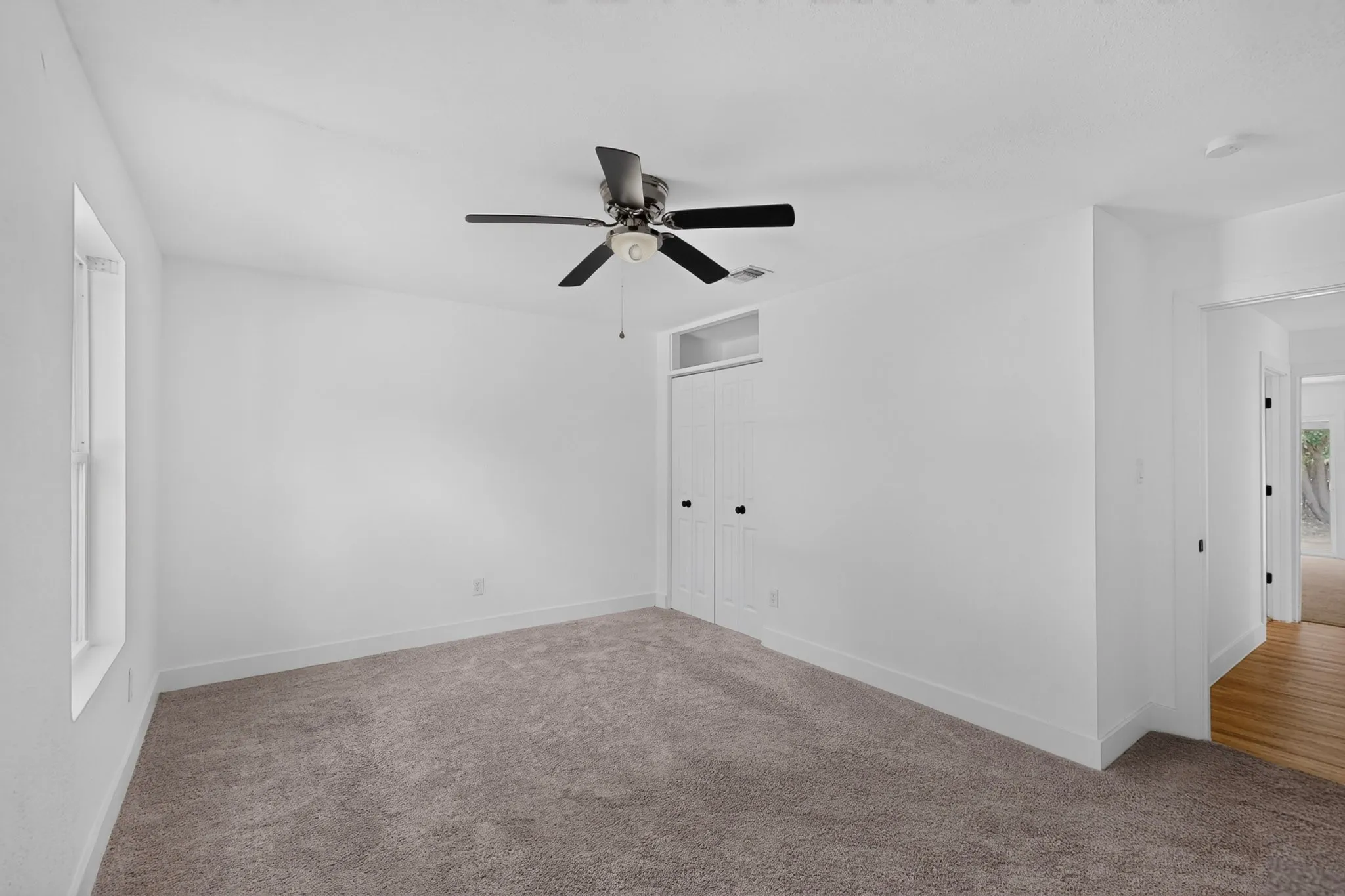 Single Family Residence For Rent in Tarrant County , 6000 Cool Springs Drive, Arlington, Texas 76001, 3 Bedroom, 2 Bathroom, 2 Garage spaces, 1,745 Sqft, built in 1982, mls#21357393, Real Estate Agent in Arlington, Homes For Rent in Tarrant county, Homes For Rent in Arlington, Realtor in Arlington Texas, Real Estate Brokerage Independent Realty Texas, Luminita Cordes Realtor