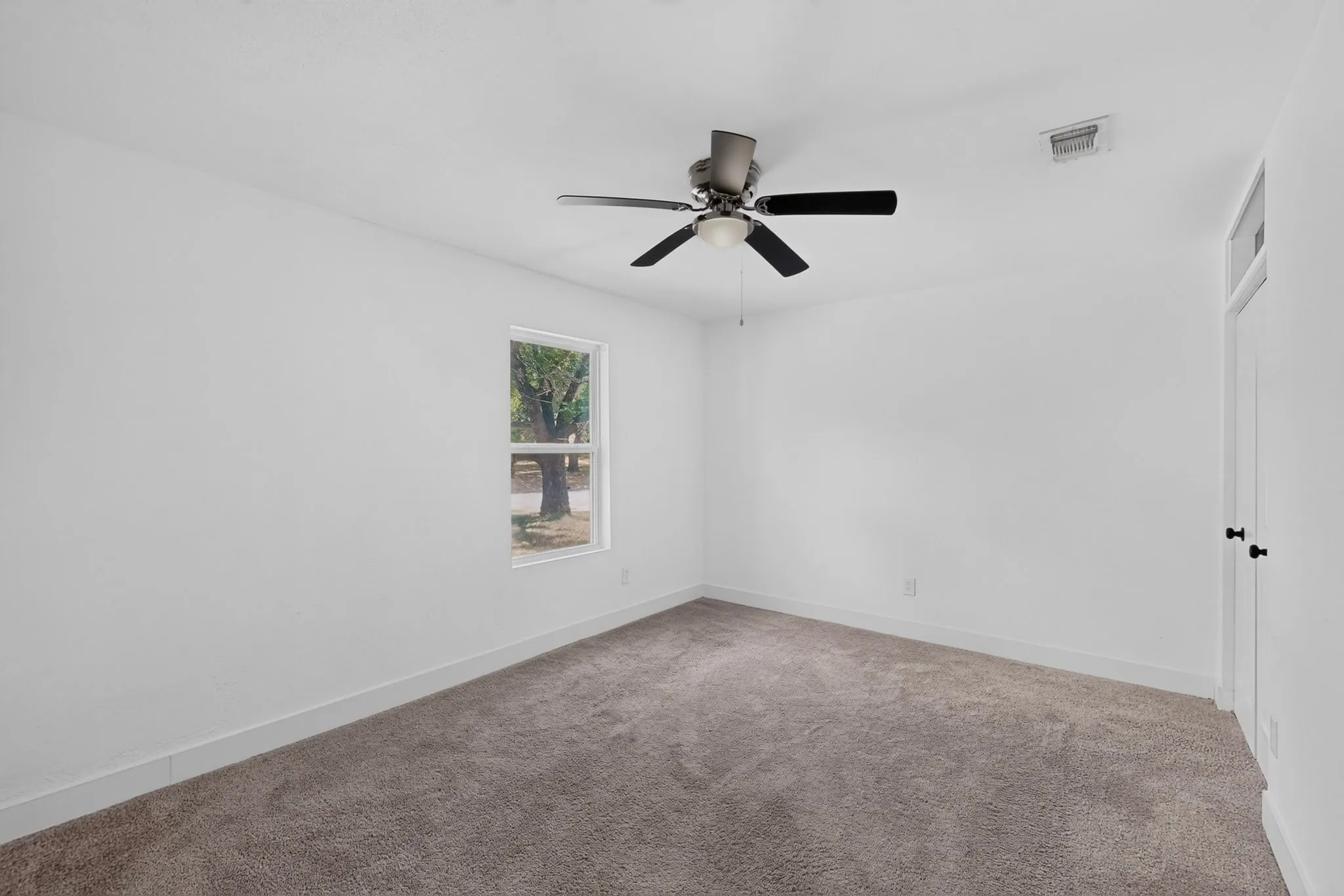 Single Family Residence For Rent in Tarrant County , 6000 Cool Springs Drive, Arlington, Texas 76001, 3 Bedroom, 2 Bathroom, 2 Garage spaces, 1,745 Sqft, built in 1982, mls#21357393, Real Estate Agent in Arlington, Homes For Rent in Tarrant county, Homes For Rent in Arlington, Realtor in Arlington Texas, Real Estate Brokerage Independent Realty Texas, Luminita Cordes Realtor