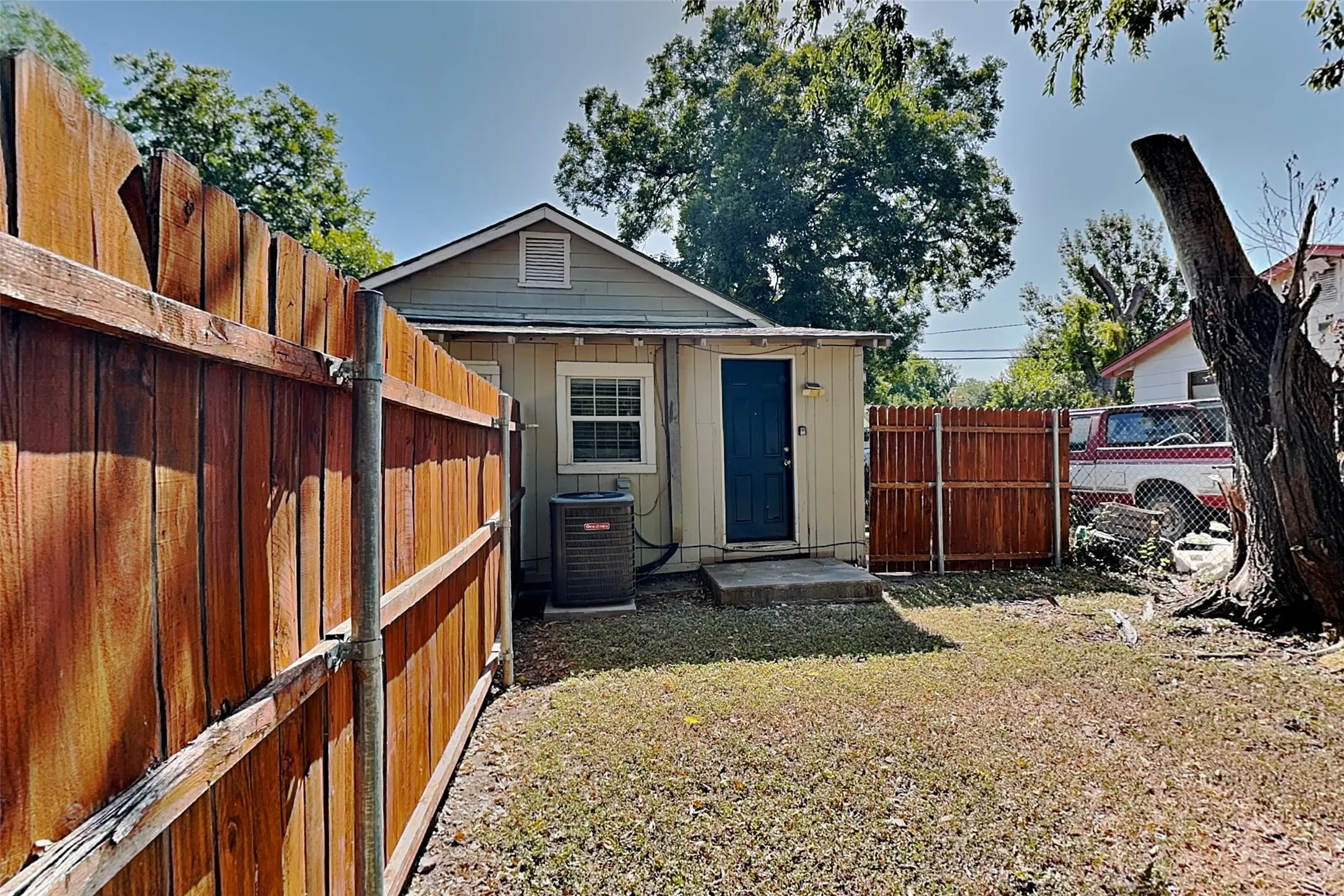 Duplex For Sale in Tarrant County , 517 Isbell Road, Fort Worth, Texas 76114, 4 Bedroom, 1 Bathroom, Garage spaces, 0 Sqft, built in 1942, Price $280,000, mls#21358796, Real Estate Agent in Fort Worth, Homes For Sale in Tarrant county, Homes For Sale in Fort Worth, Realtor in Fort Worth Texas, Real Estate Brokerage Independent Realty Texas, Luminita Cordes Realtor