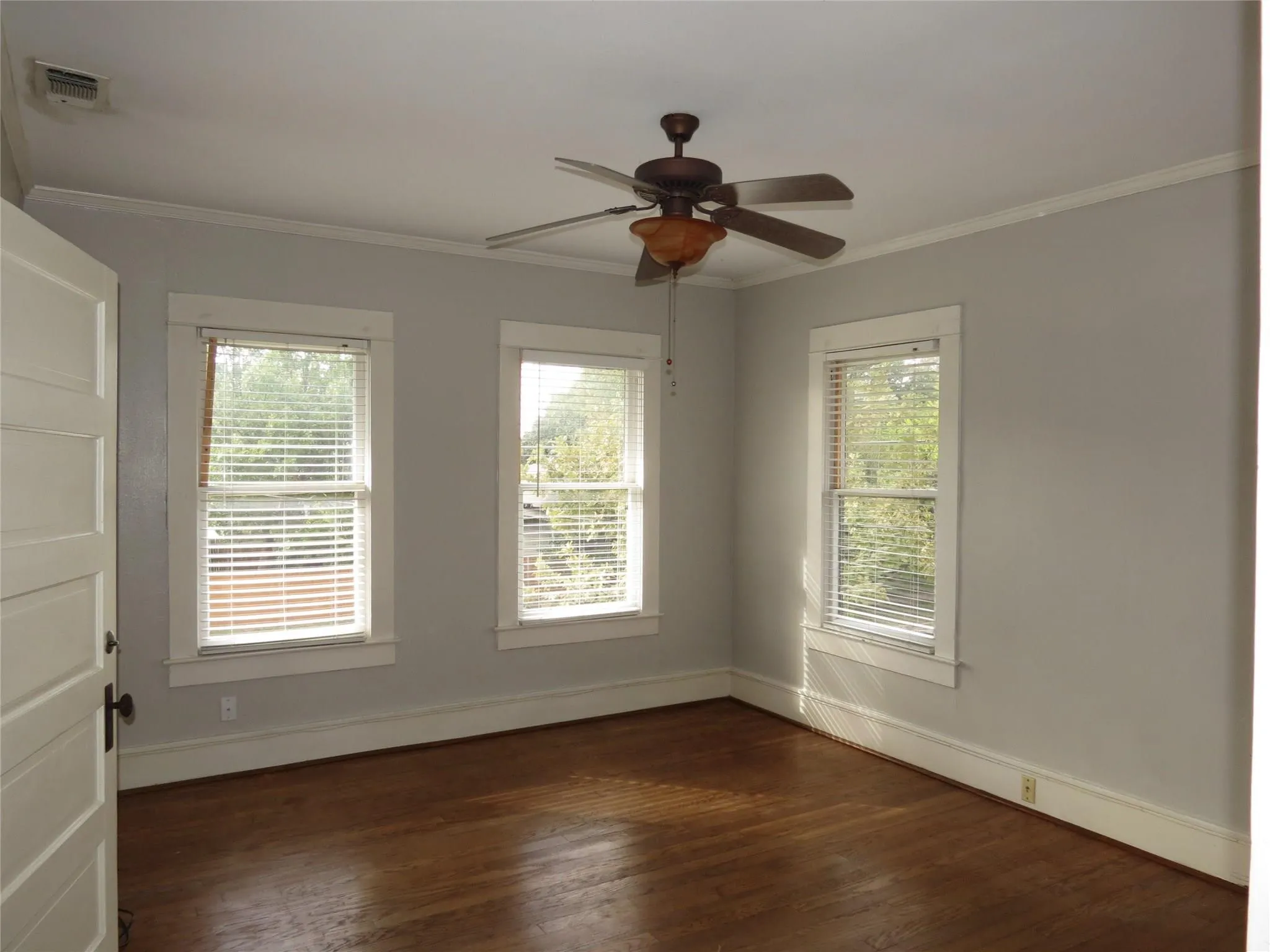Apartment For Rent in Dallas County , 2516 Del Mar, Dallas, Texas 75206, 1 Bedroom, 1 Bathroom, Garage spaces, 800 Sqft, built in 1925, mls#21358799, Real Estate Agent in Dallas, Homes For Rent in Dallas county, Homes For Rent in Dallas, Realtor in Dallas Texas, Real Estate Brokerage Independent Realty Texas, Luminita Cordes Realtor