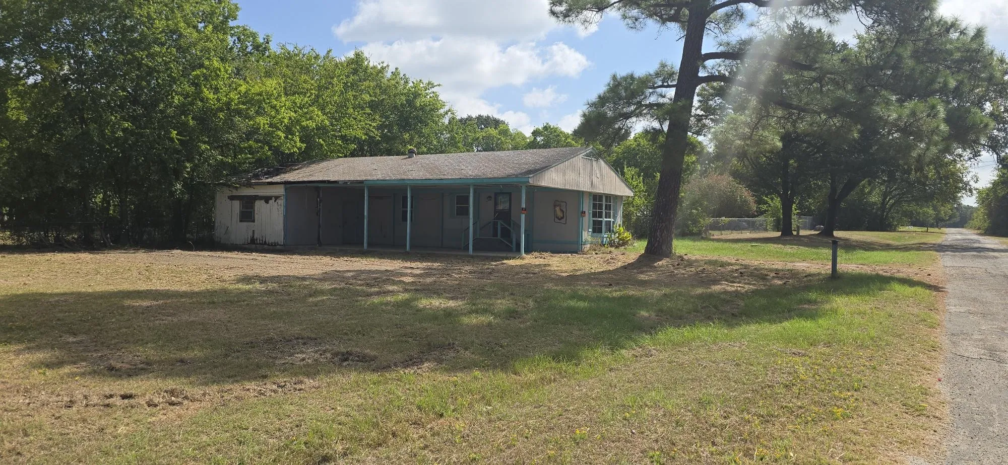 Mobile Home For Sale in Henderson County , 210 Kelly Lane, Seven Points, Texas 75143, 2 Bedroom, 1 Bathroom, Garage spaces, 928 Sqft, built in 1985, mls#21358801, Real Estate Agent in Seven Points, Homes For Sale in Henderson county, Homes For Sale in Seven Points, Realtor in Seven Points Texas, Real Estate Brokerage Independent Realty Texas, Luminita Cordes Realtor